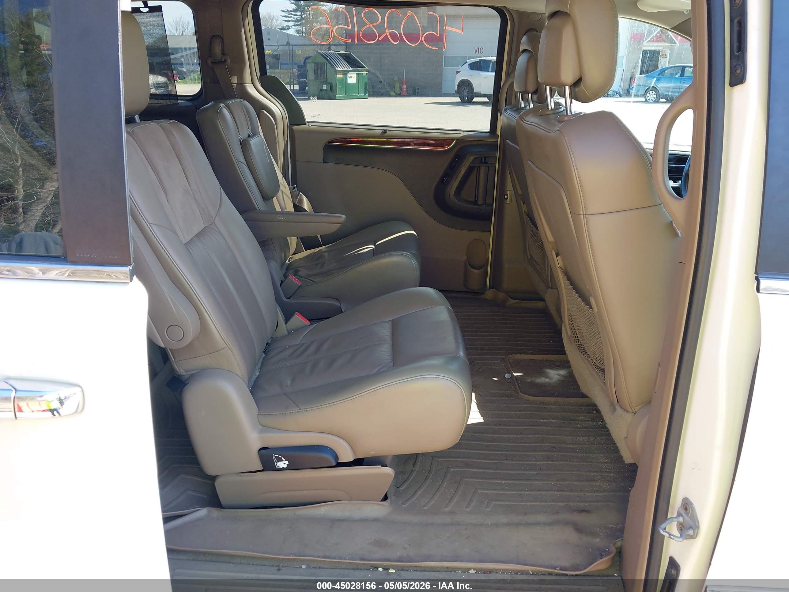 CHRYSLER TOWN image 8