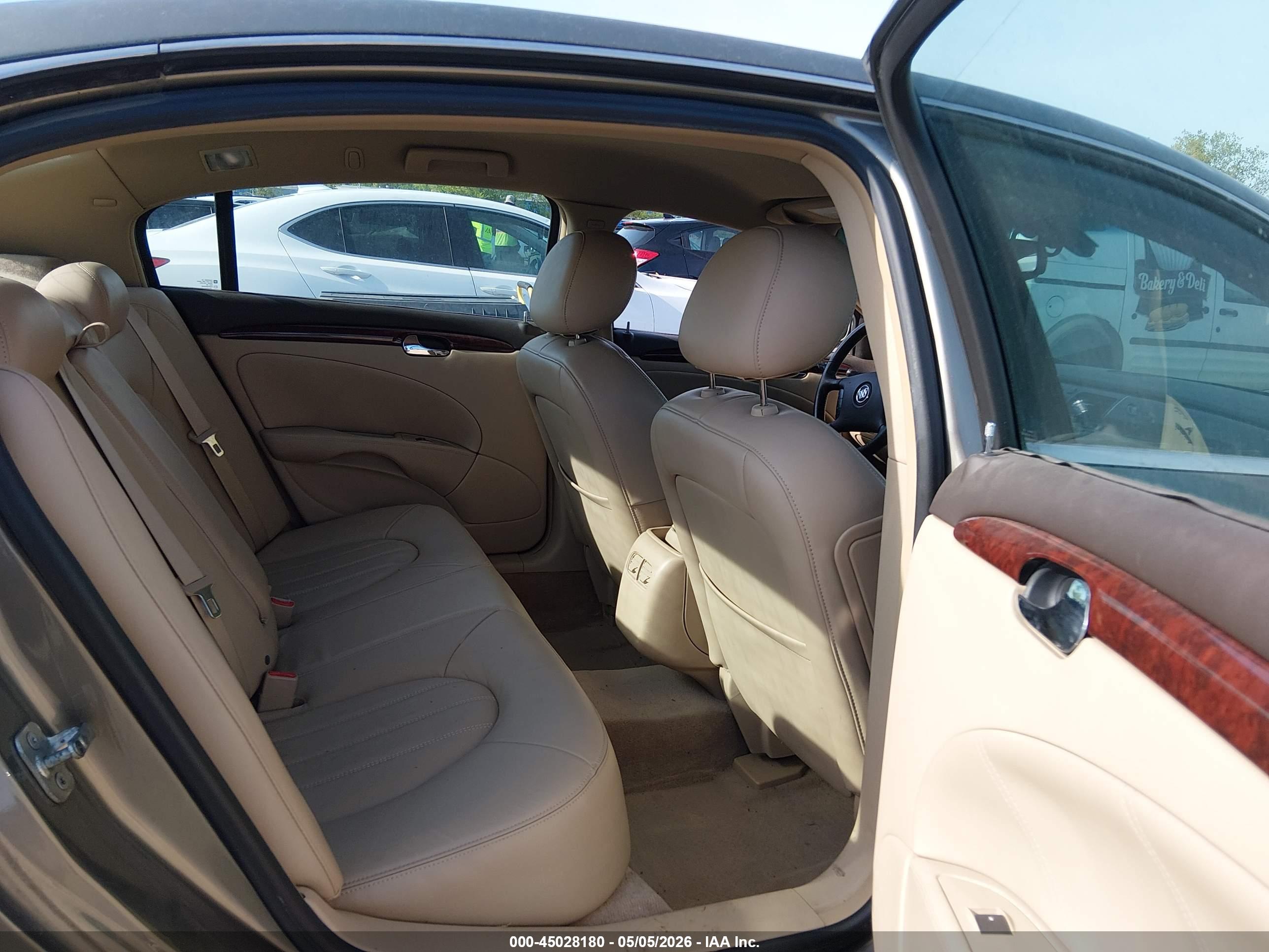 BUICK LUCERNE image 8