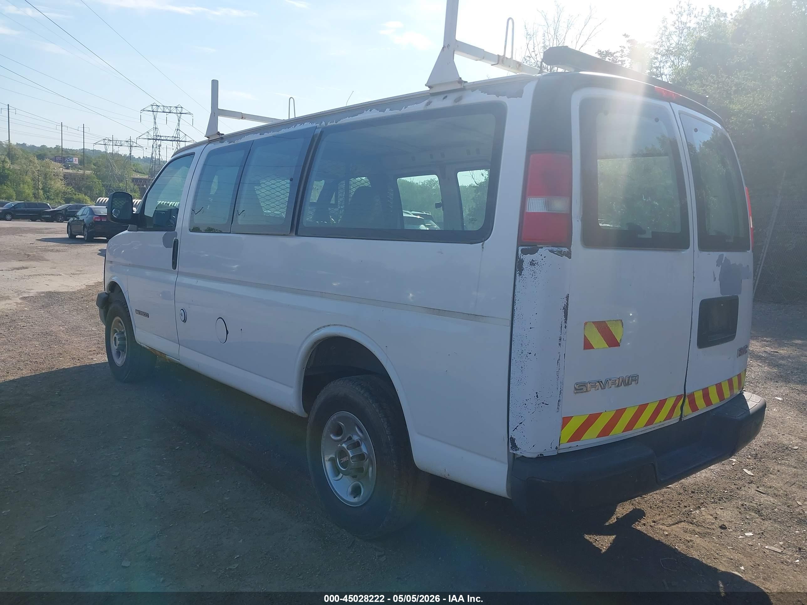 GMC SAVANA image 3