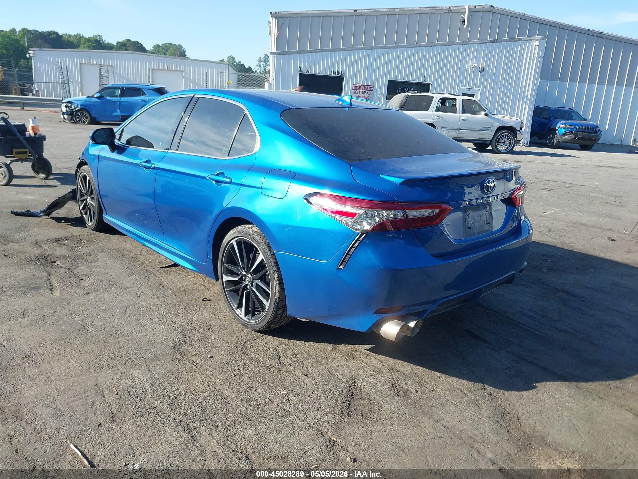 TOYOTA CAMRY image 3