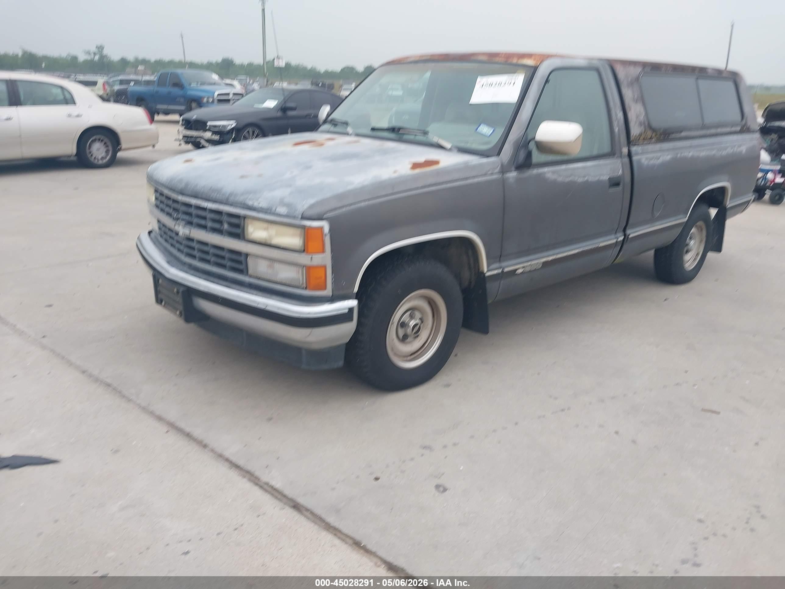 CHEVROLET GMT-400 image 2