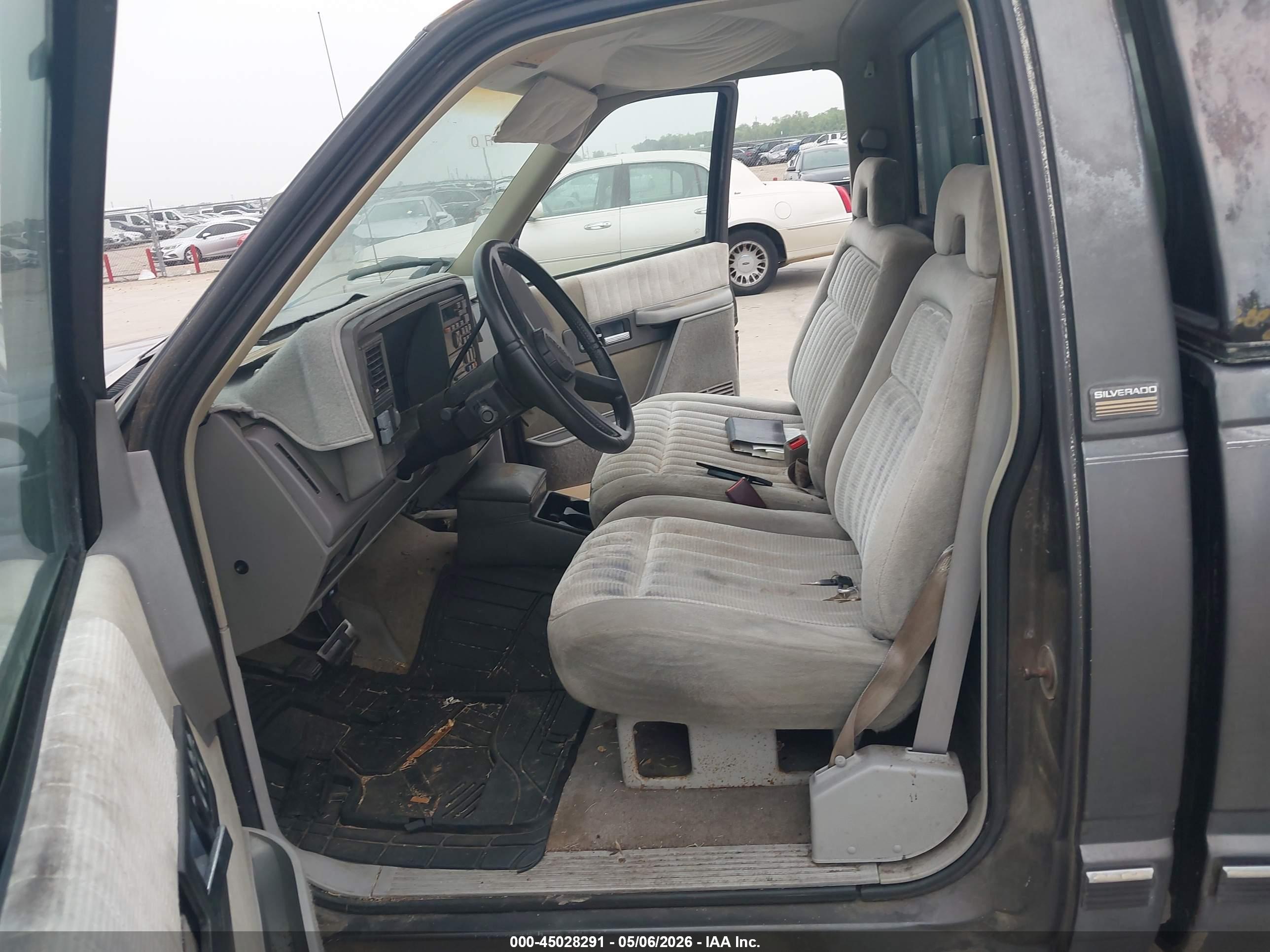 CHEVROLET GMT-400 image 8