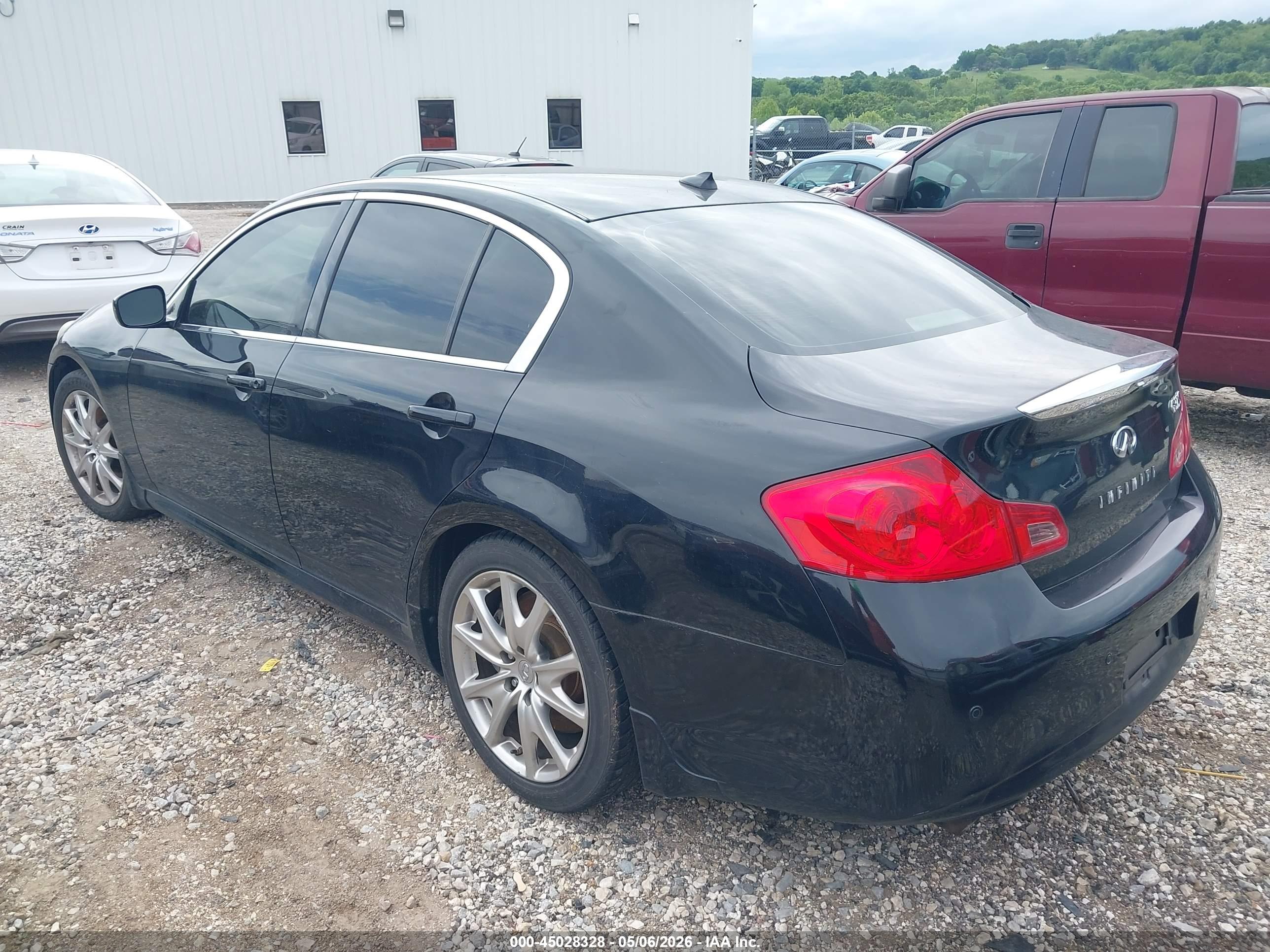 INFINITI G37 image 3