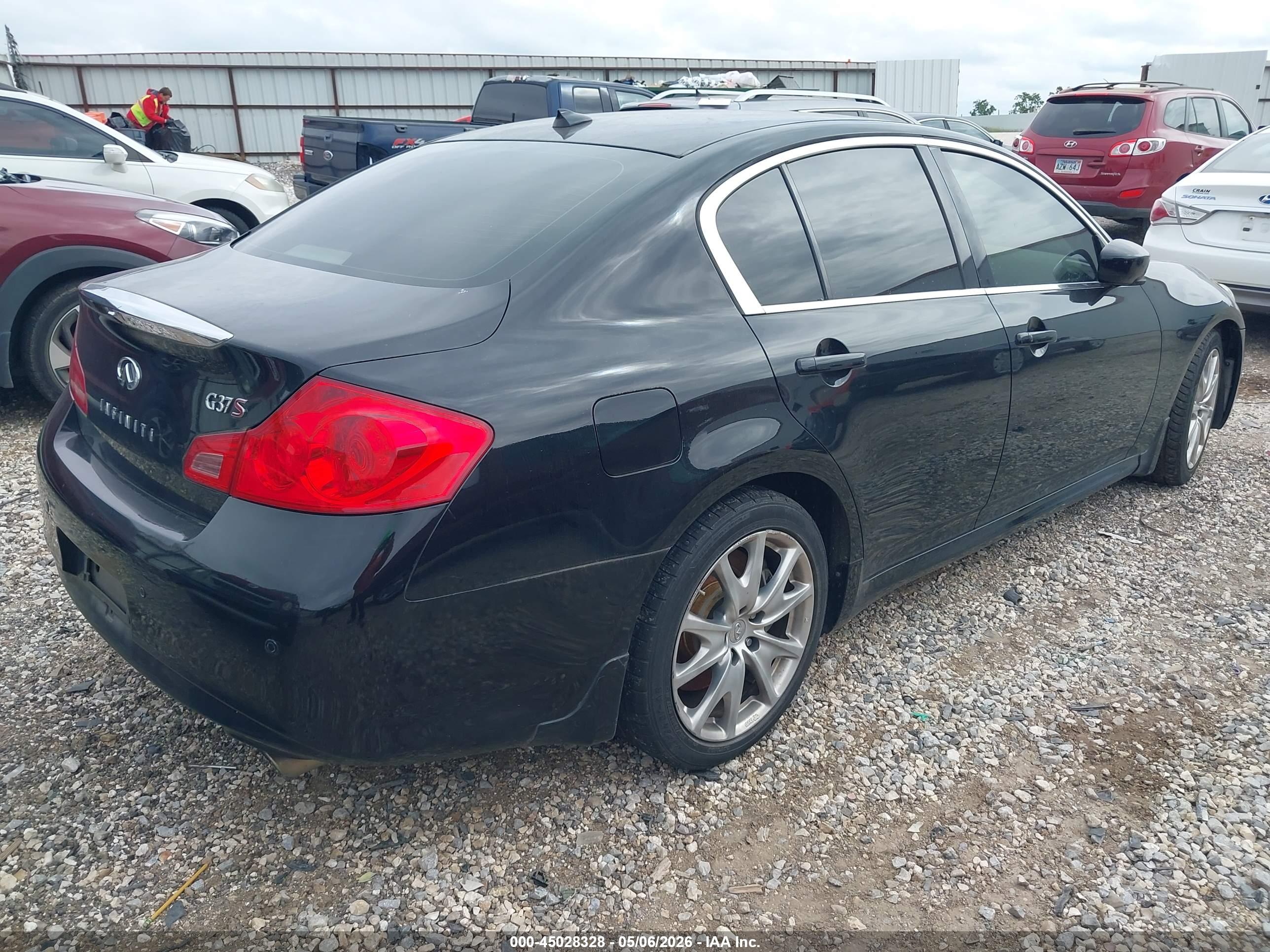 INFINITI G37 image 4
