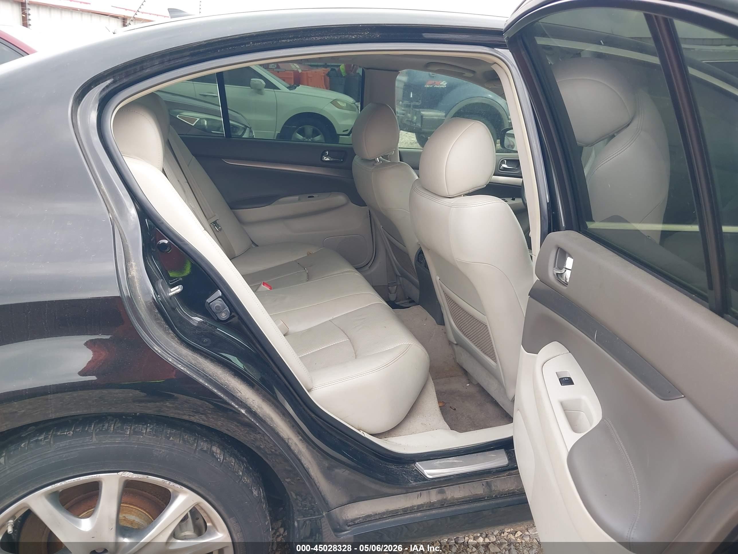 INFINITI G37 image 8