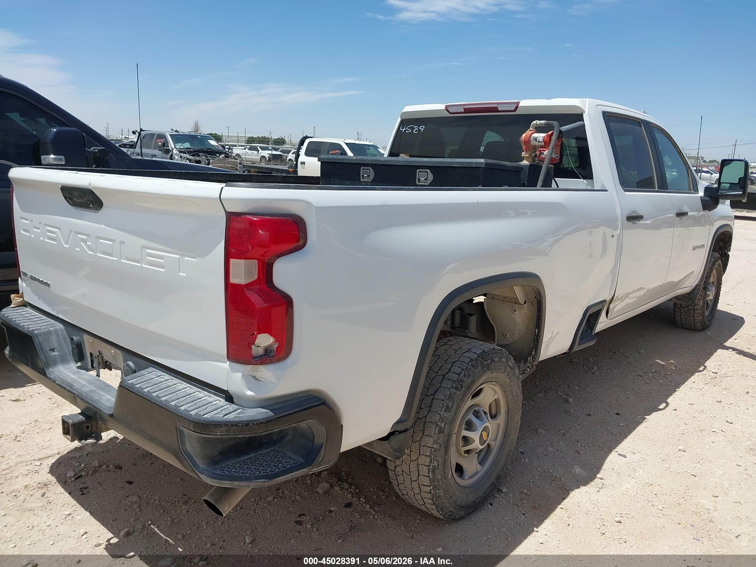 CHEVROLET SILVERADO image 4