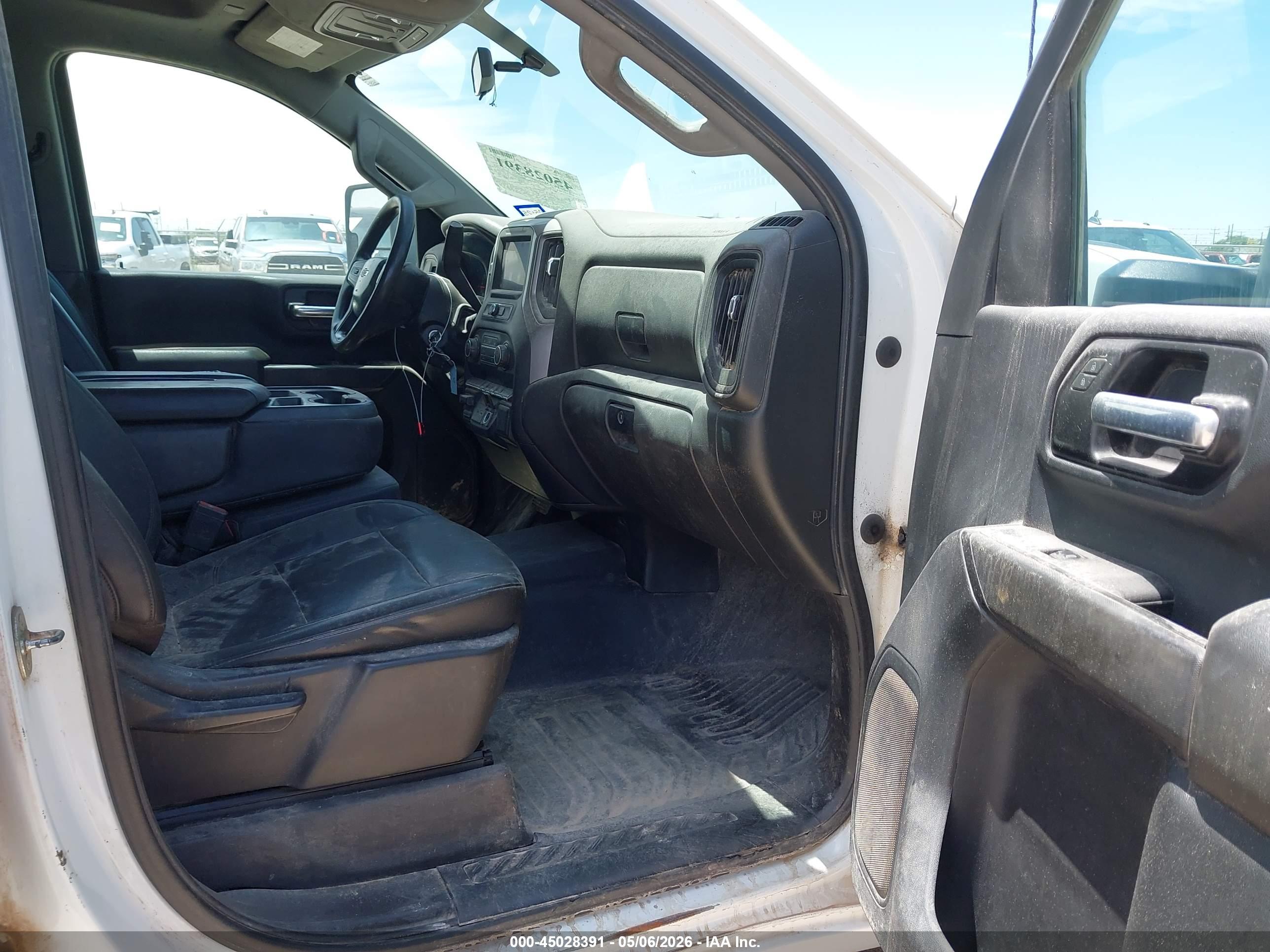 CHEVROLET SILVERADO image 7