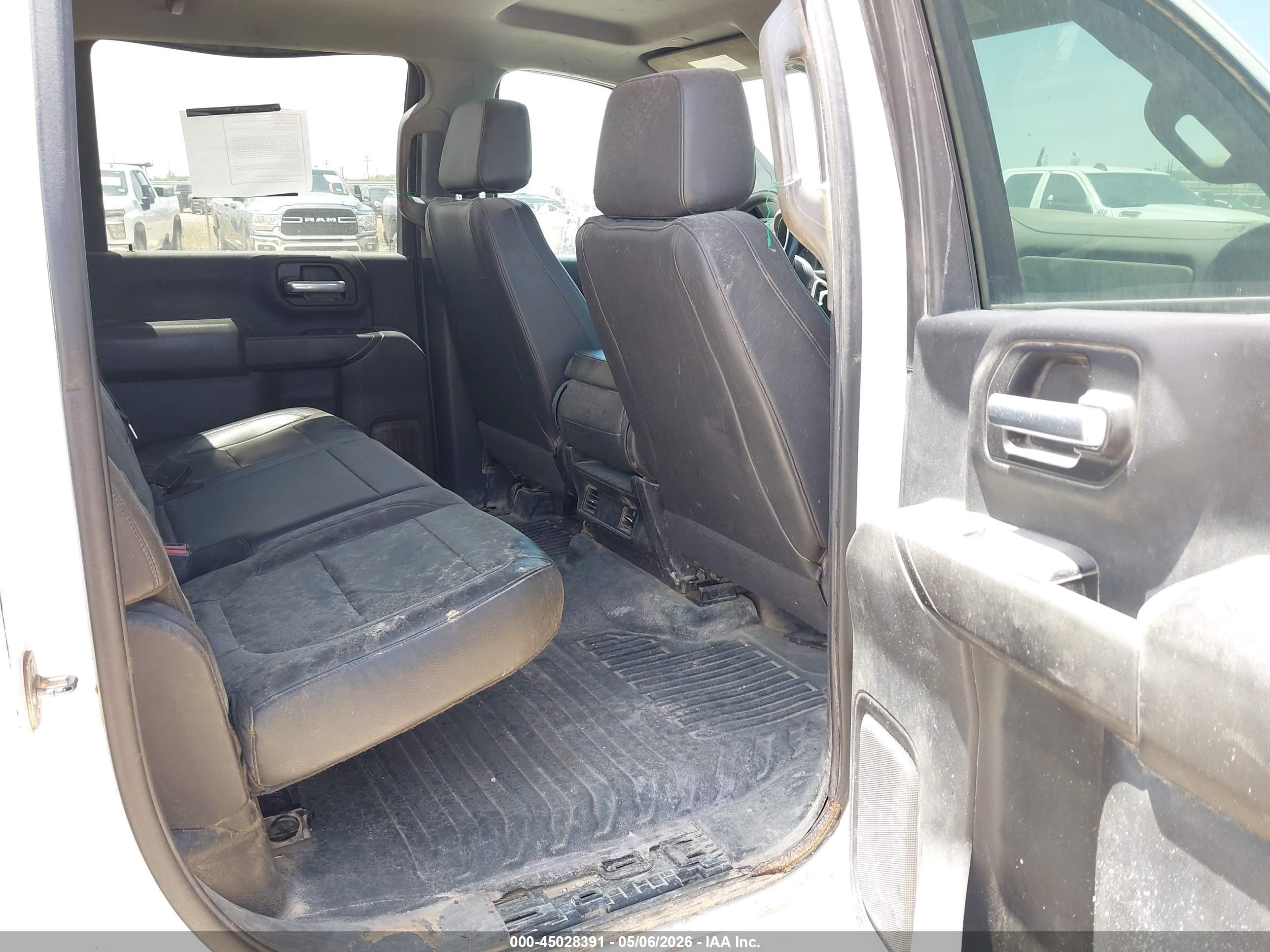 CHEVROLET SILVERADO image 8