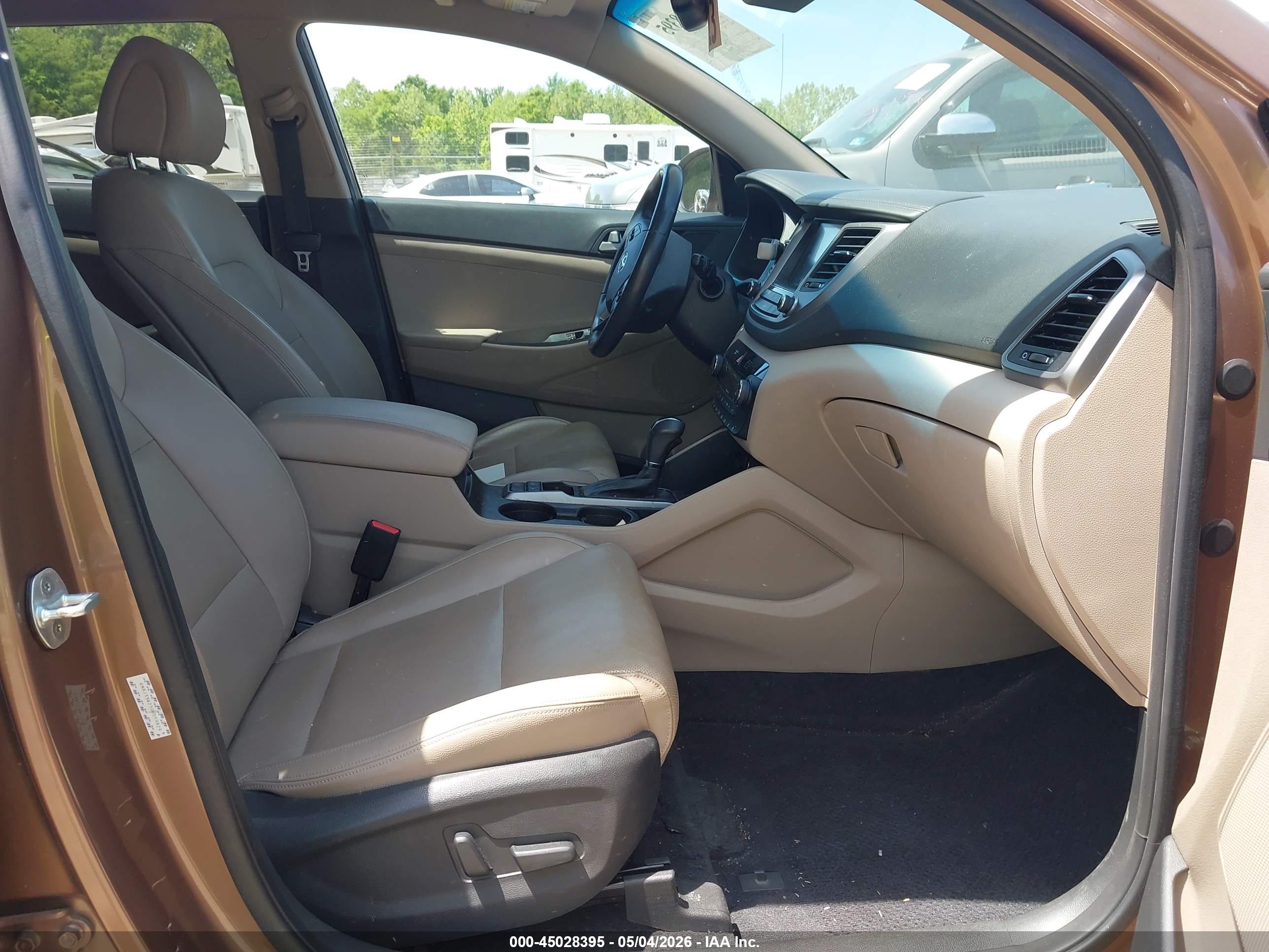 HYUNDAI TUCSON image 5