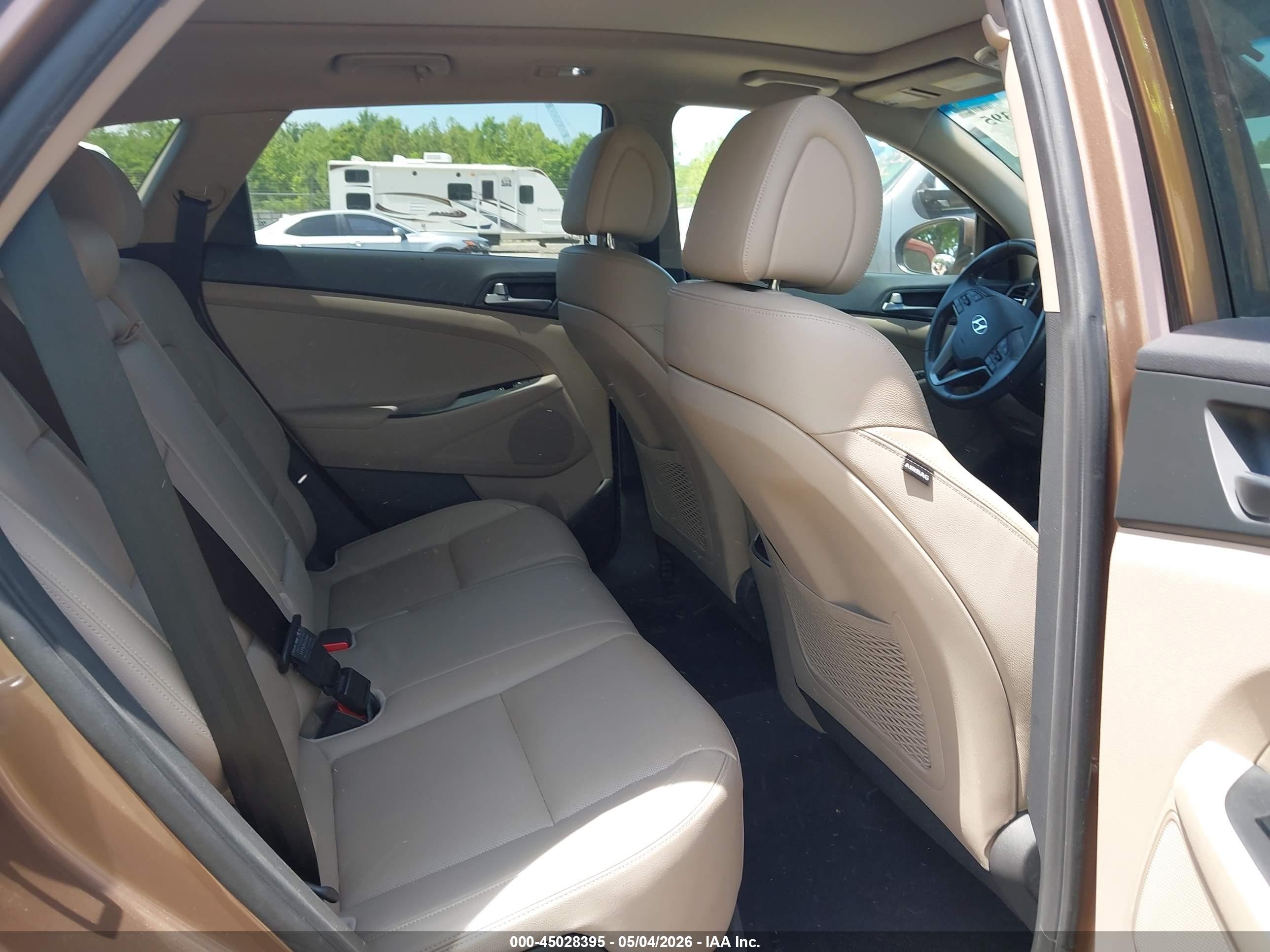 HYUNDAI TUCSON image 8