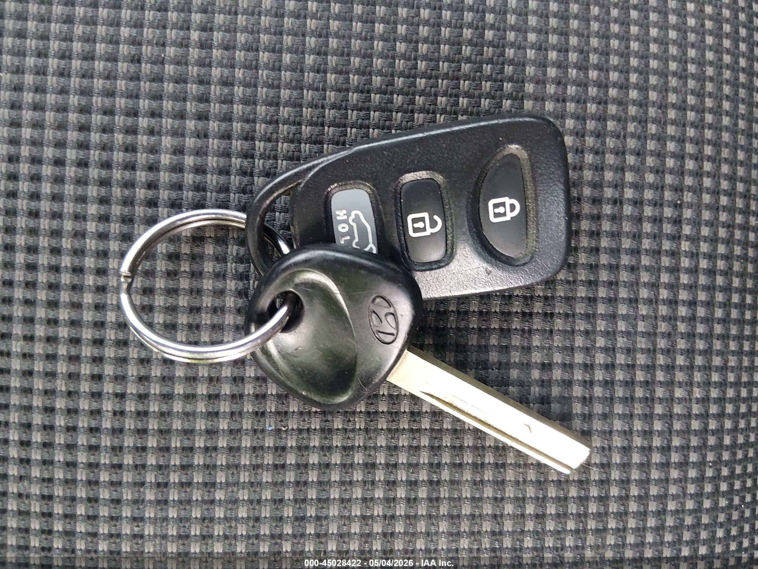 HYUNDAI ELANTRA image 11