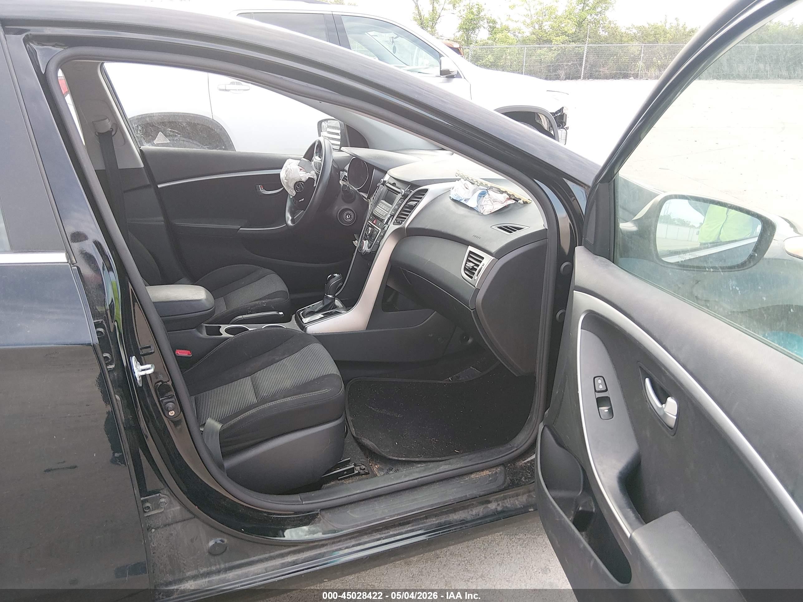 HYUNDAI ELANTRA image 5