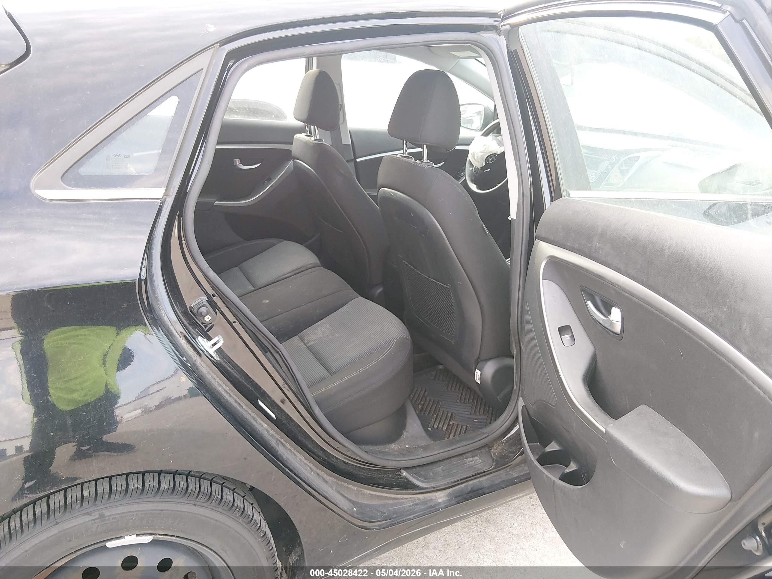HYUNDAI ELANTRA image 8