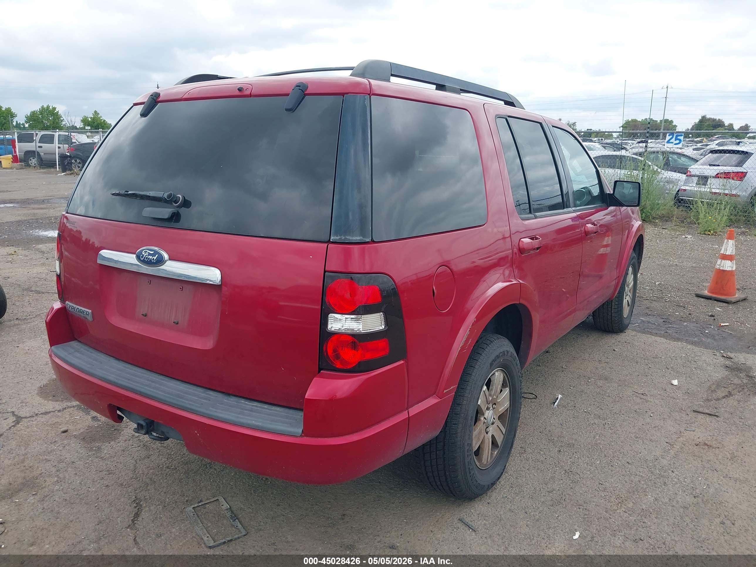 FORD EXPLORER image 4
