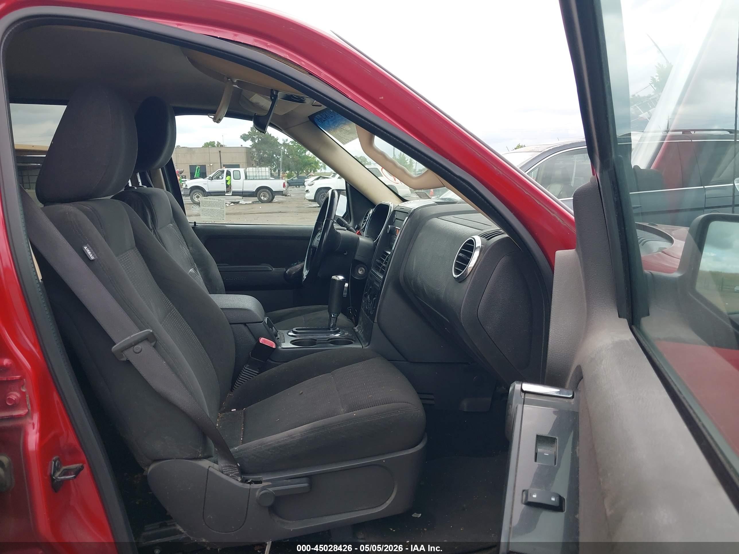 FORD EXPLORER image 5