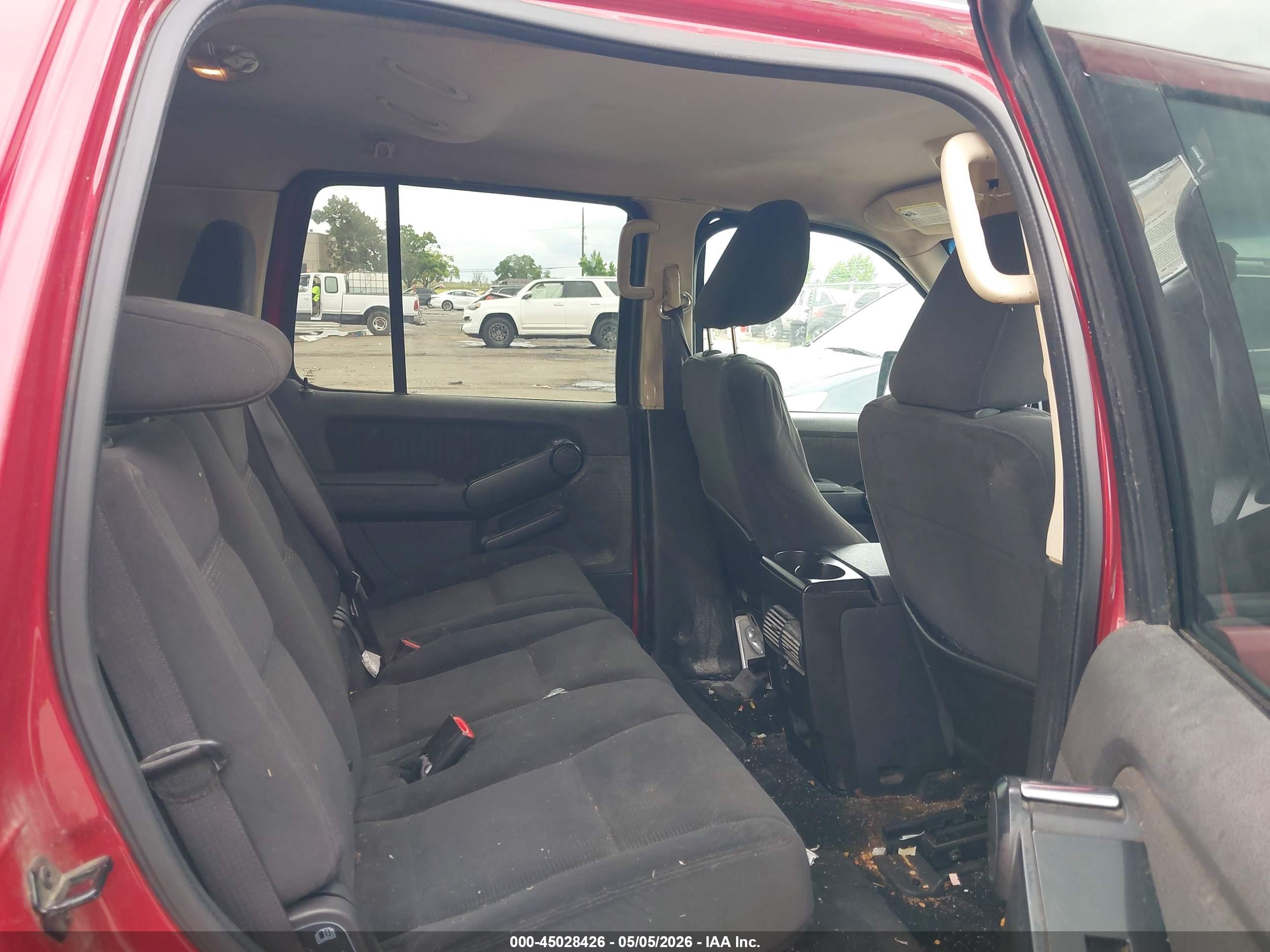 FORD EXPLORER image 8