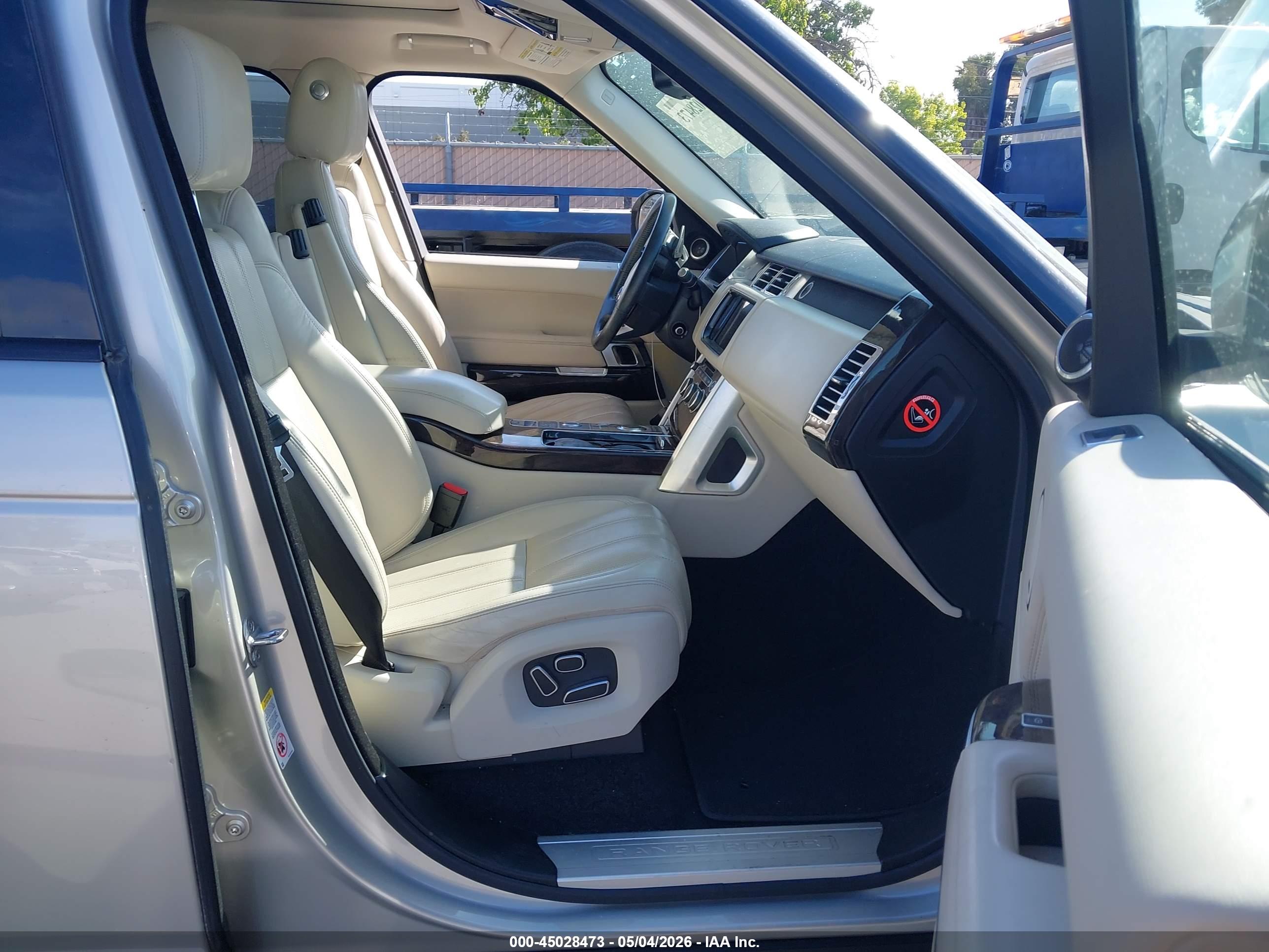 LAND ROVER image 5