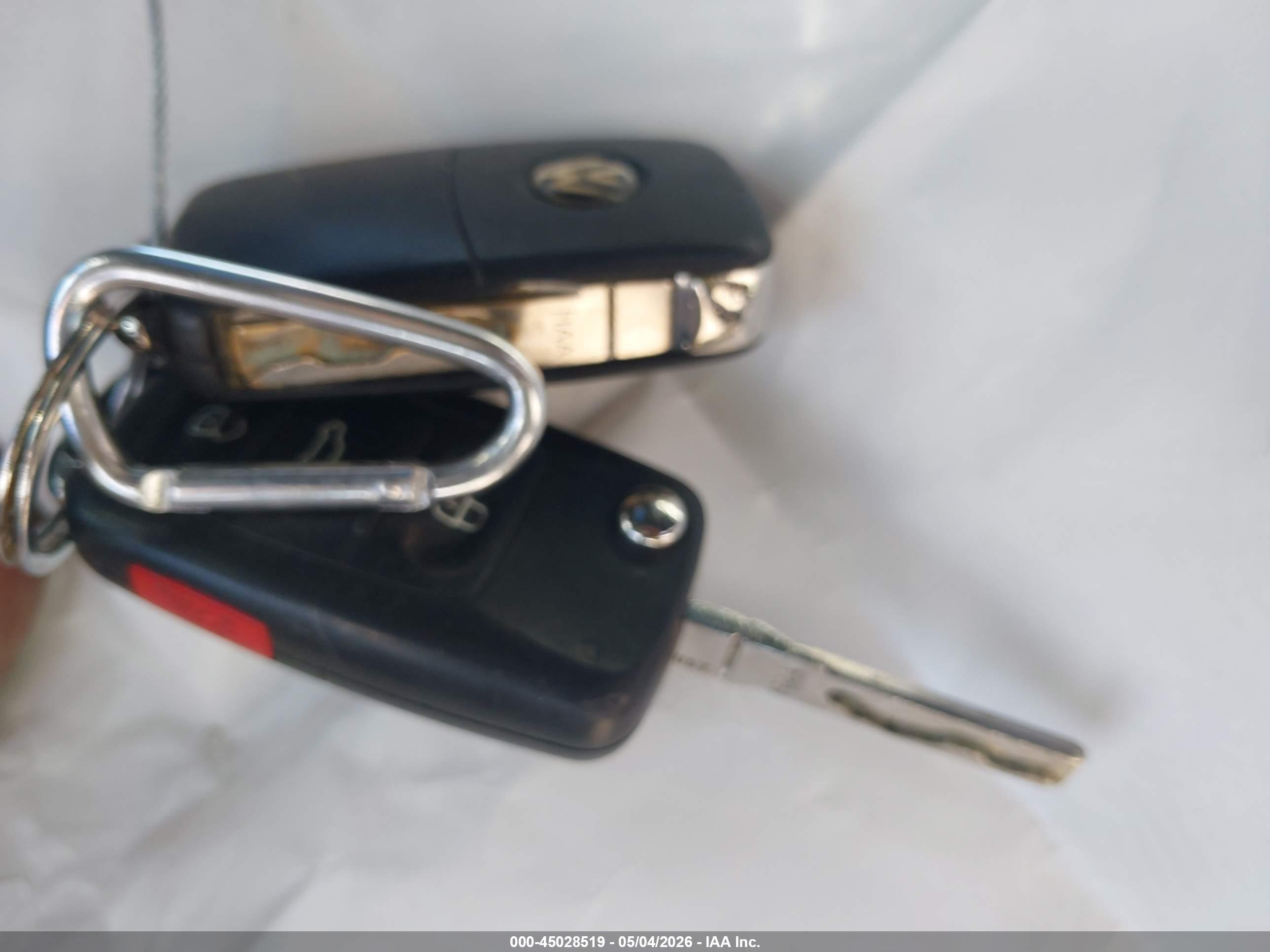 VOLKSWAGEN GTI image 11