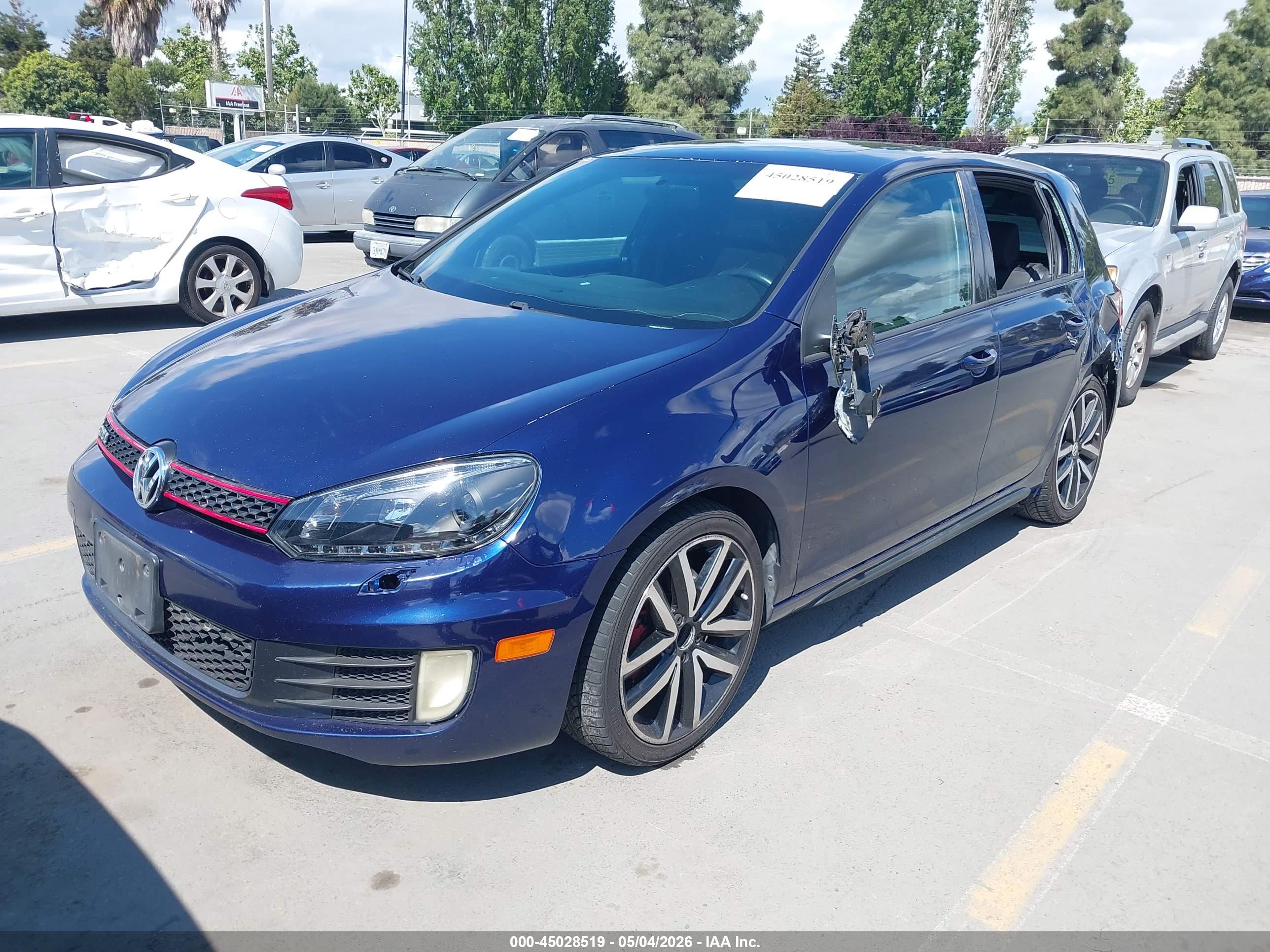 VOLKSWAGEN GTI image 2