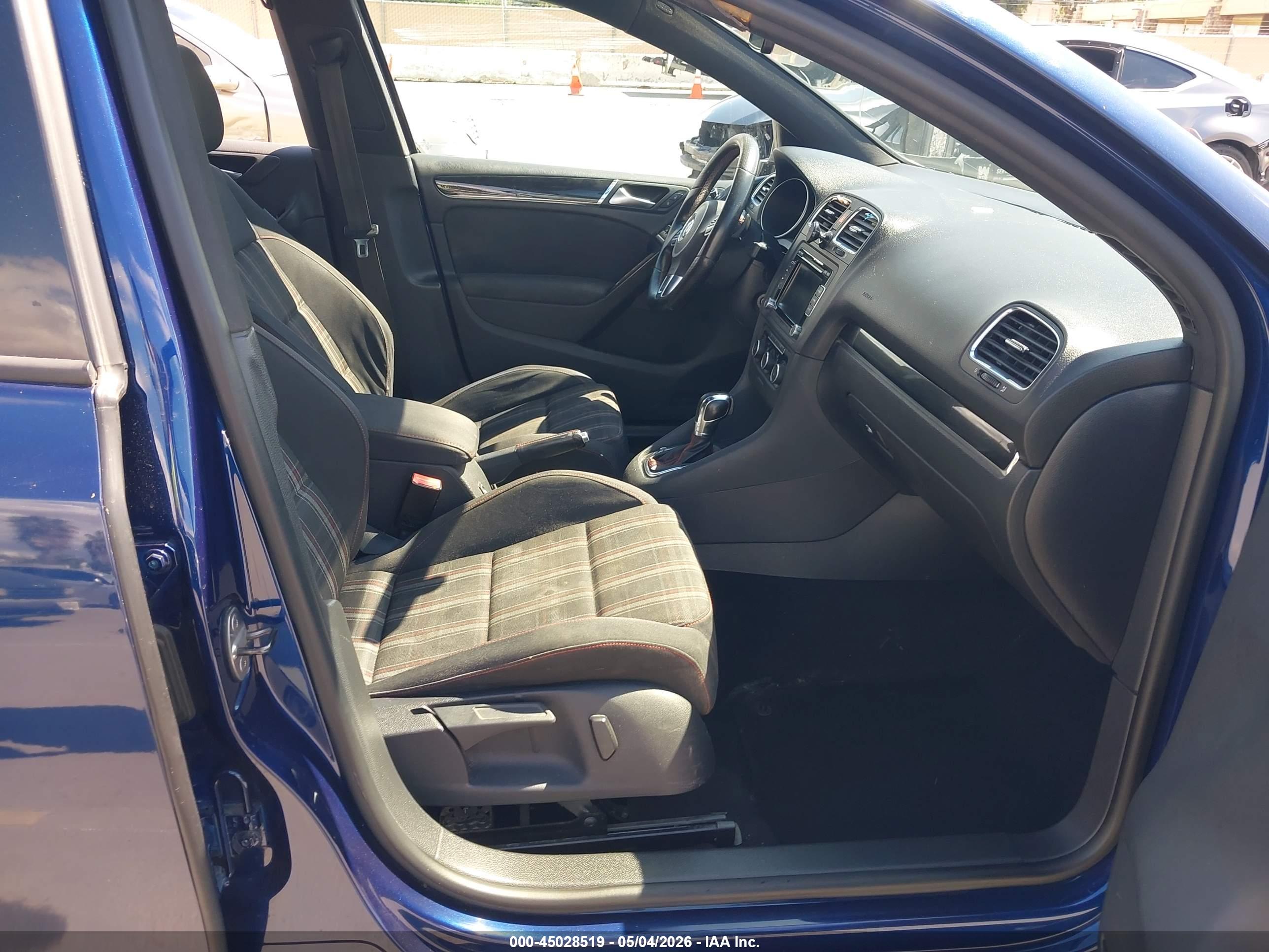 VOLKSWAGEN GTI image 5