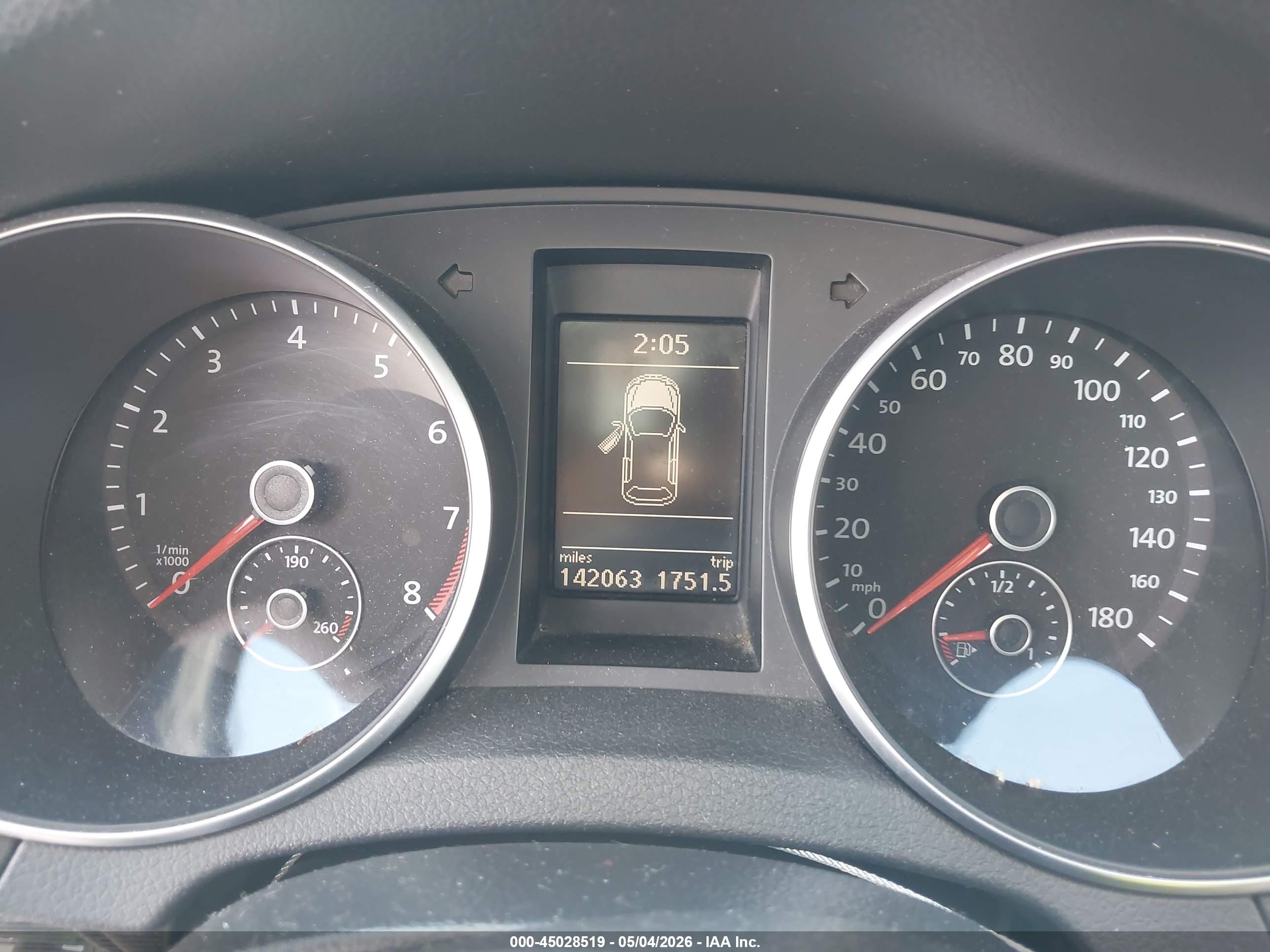 VOLKSWAGEN GTI image 7