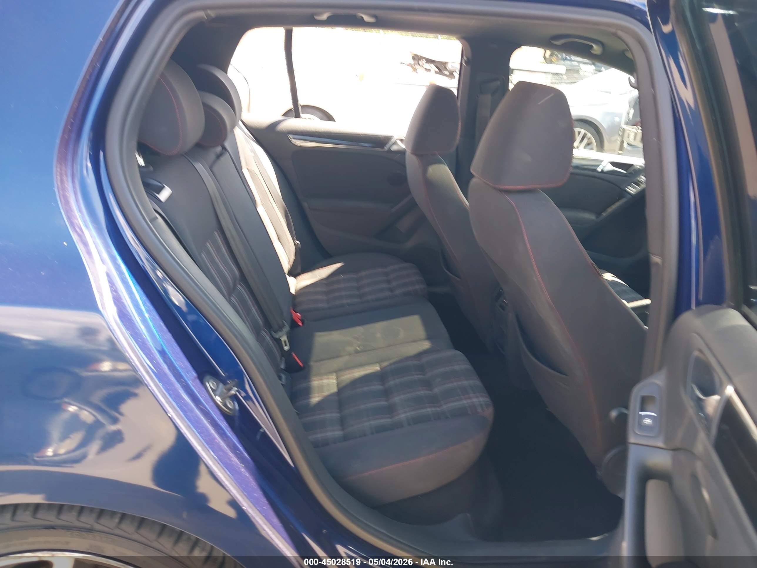 VOLKSWAGEN GTI image 8