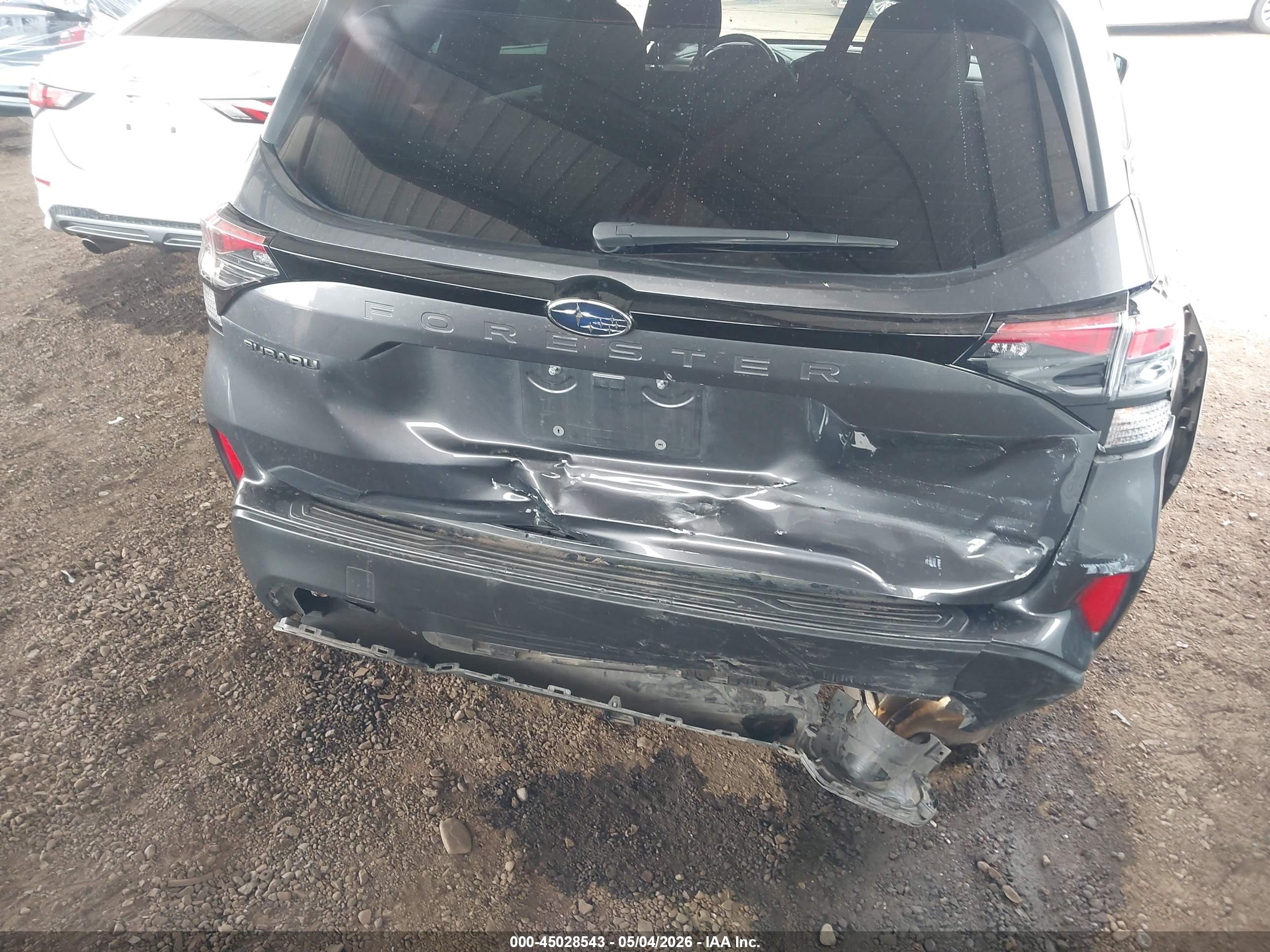 SUBARU FORESTER image 6
