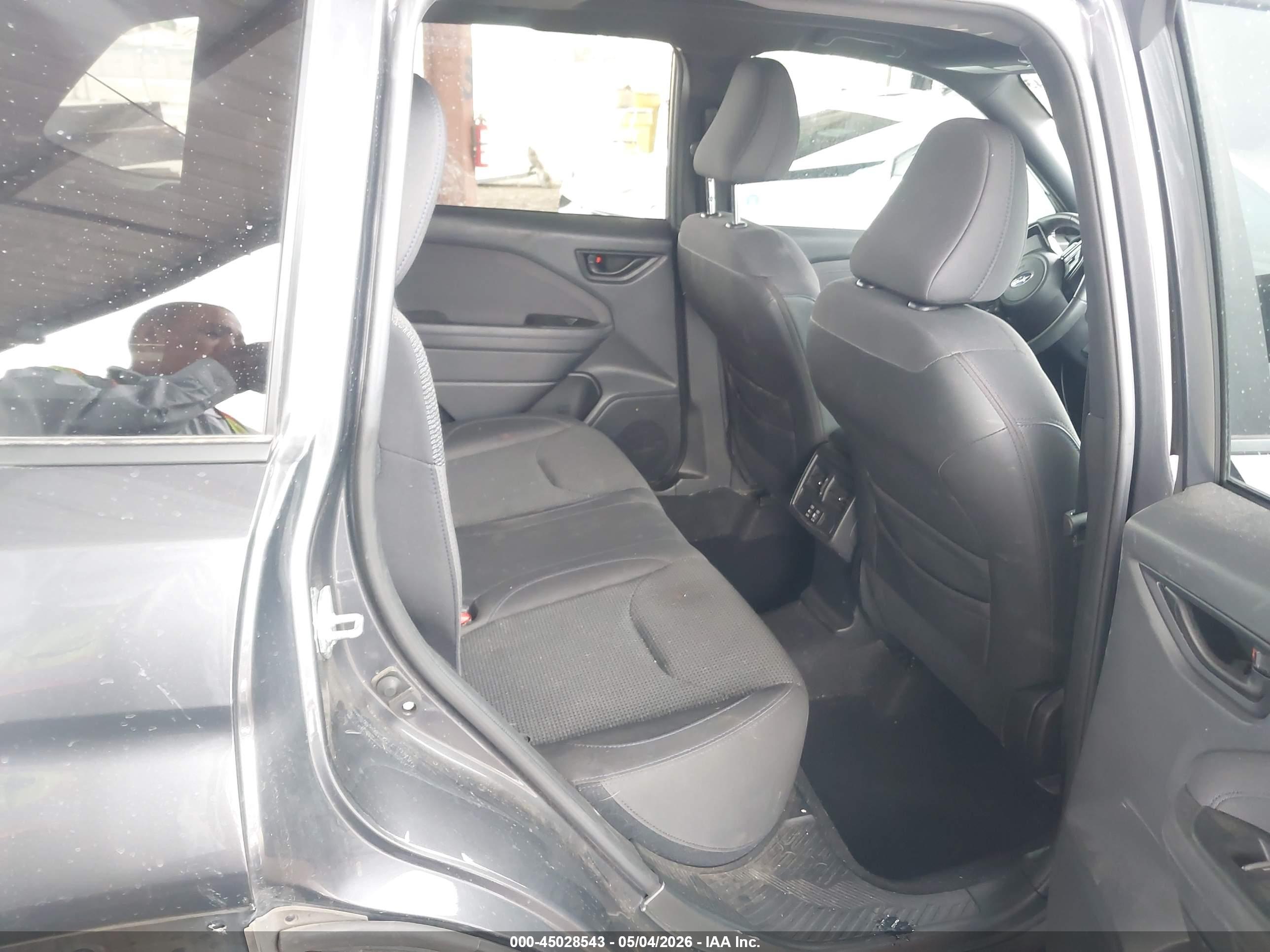 SUBARU FORESTER image 8
