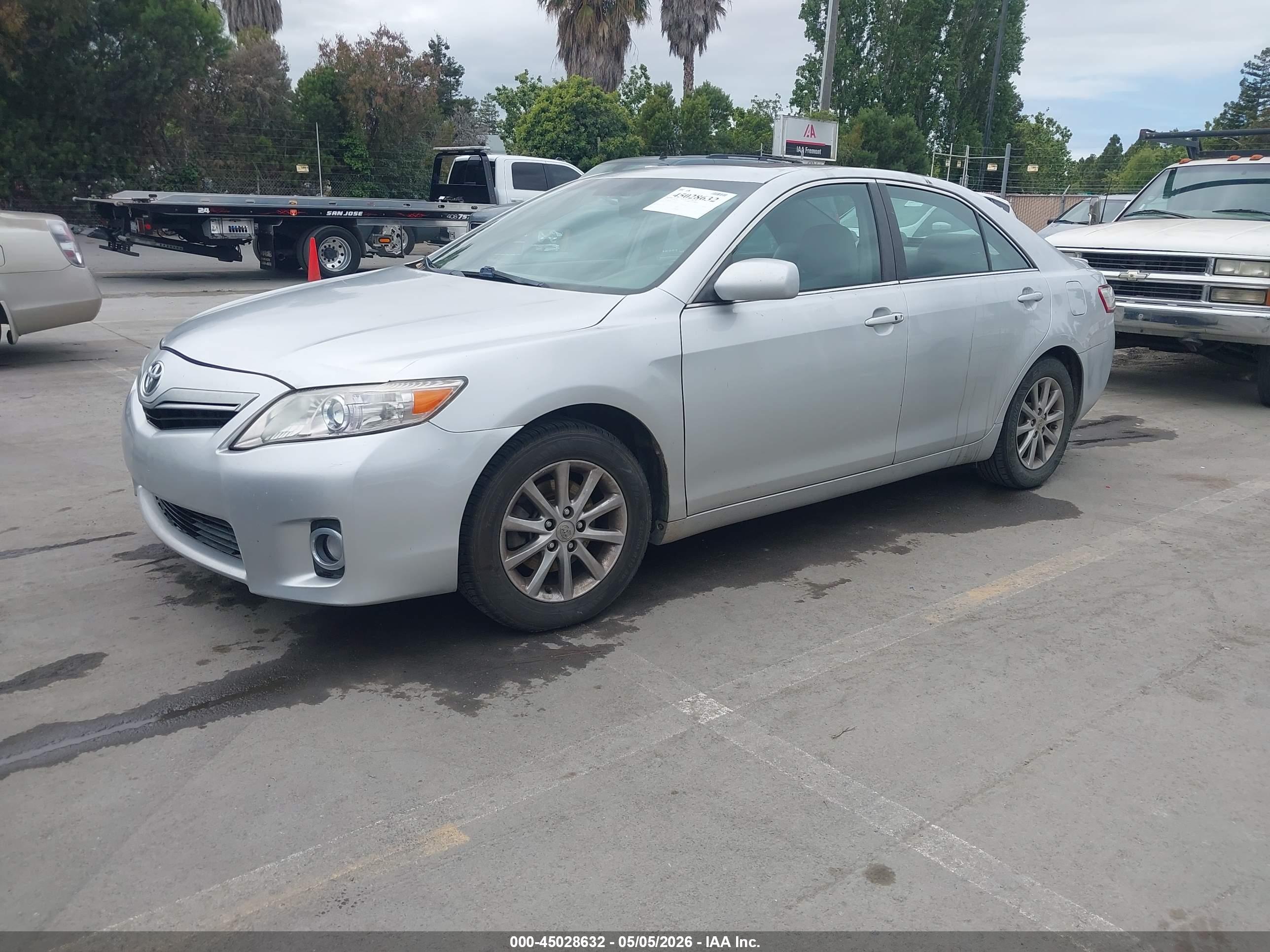 TOYOTA CAMRY image 2