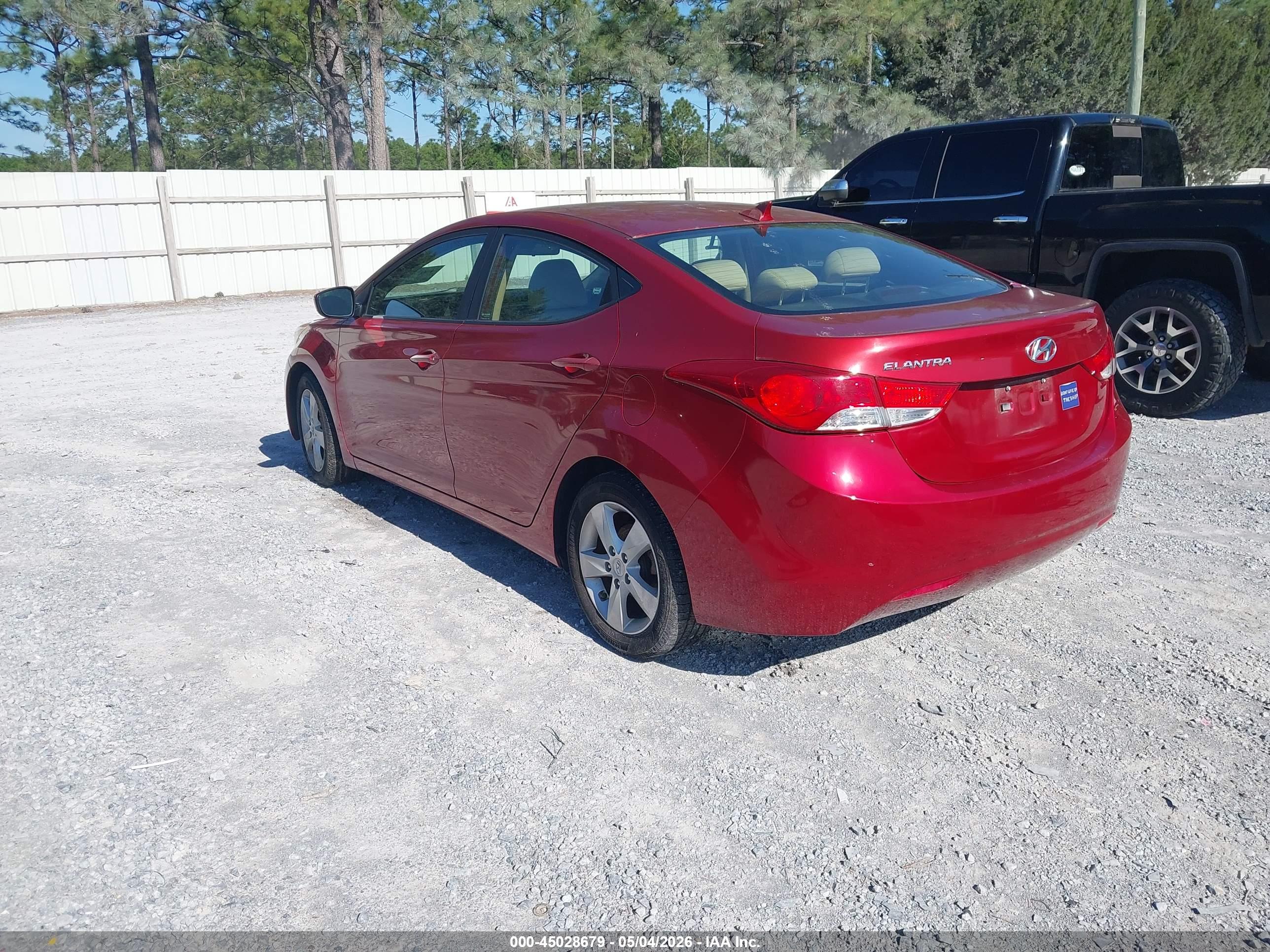 HYUNDAI ELANTRA image 3