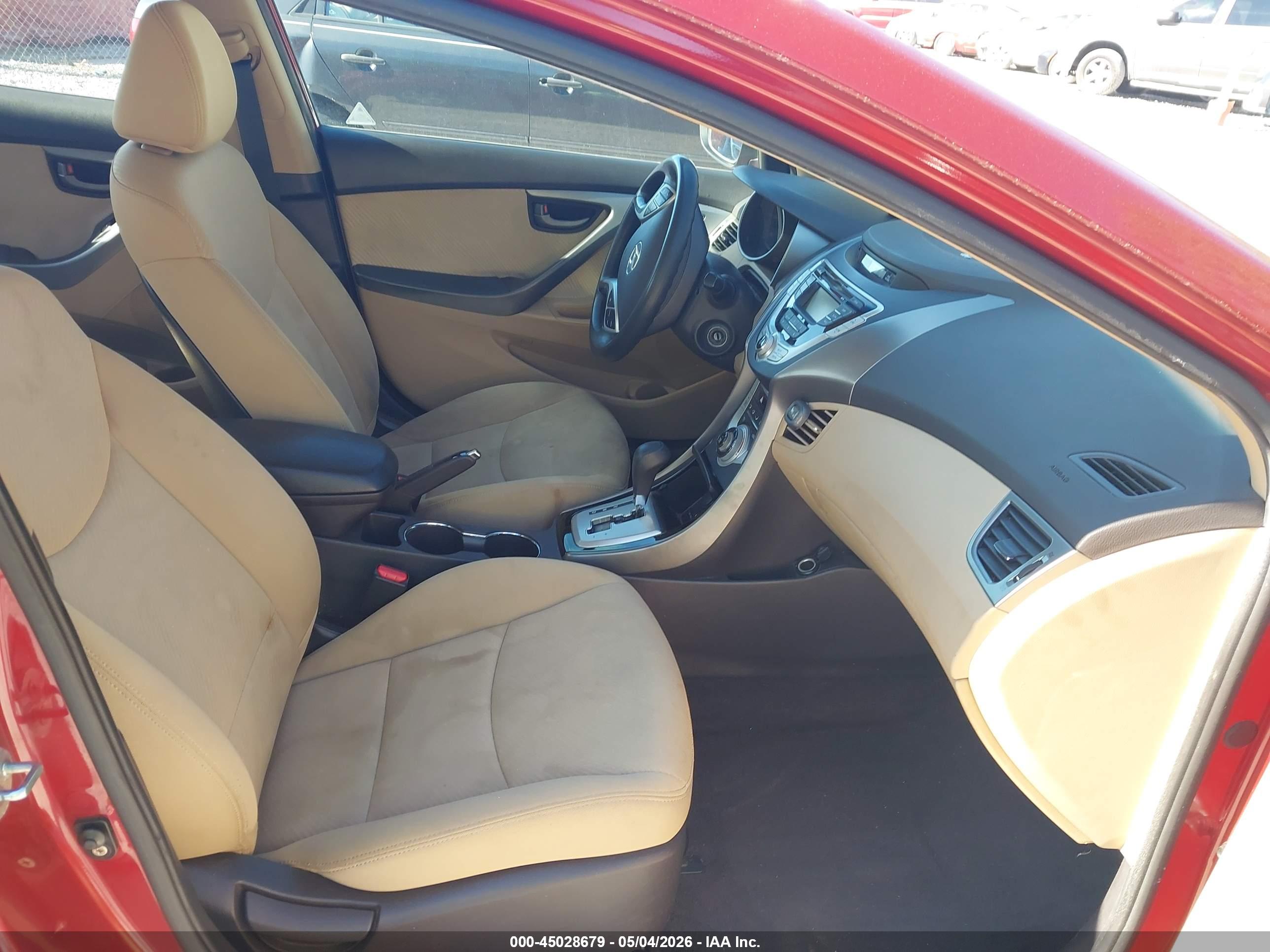 HYUNDAI ELANTRA image 5