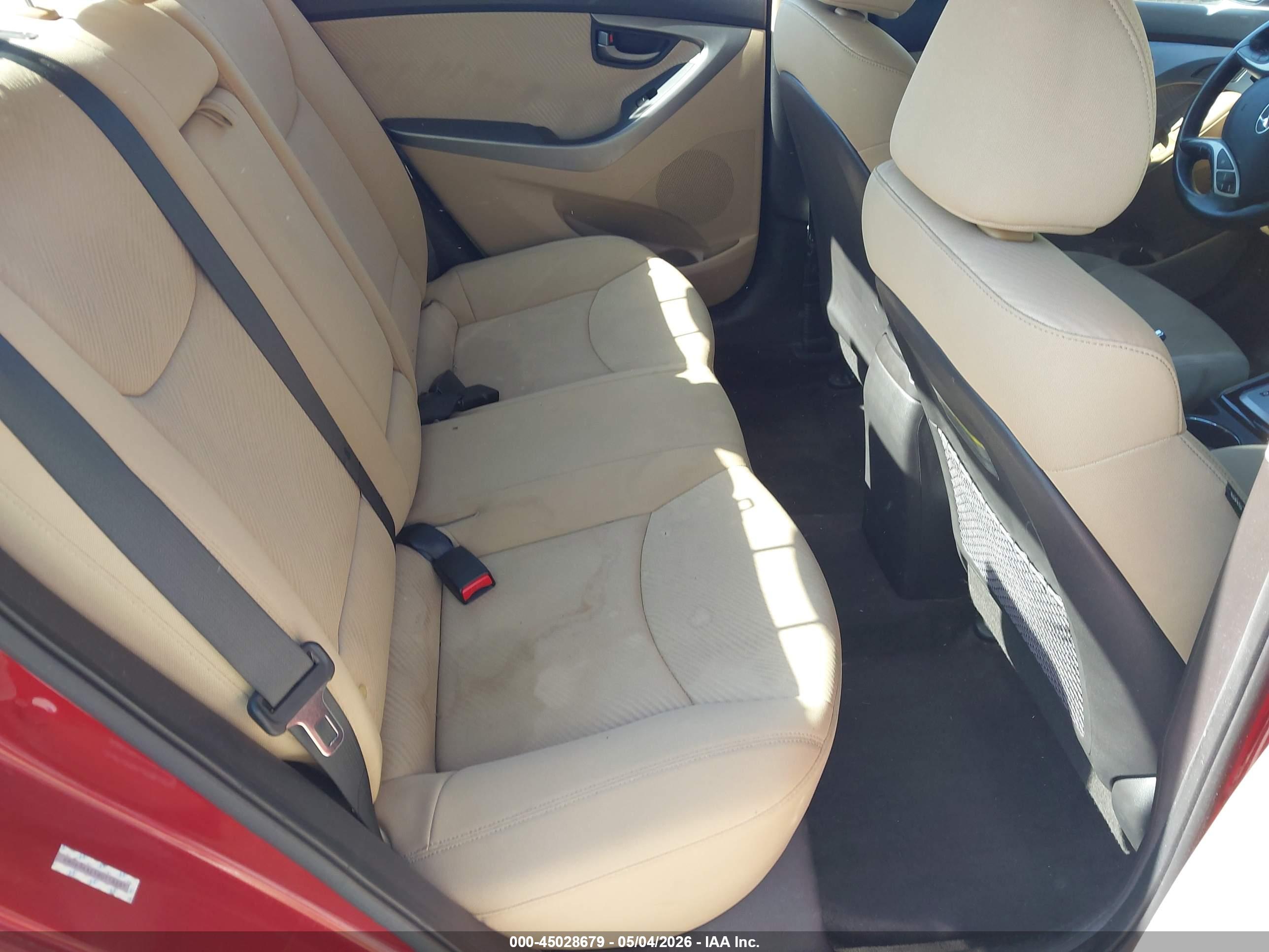 HYUNDAI ELANTRA image 8