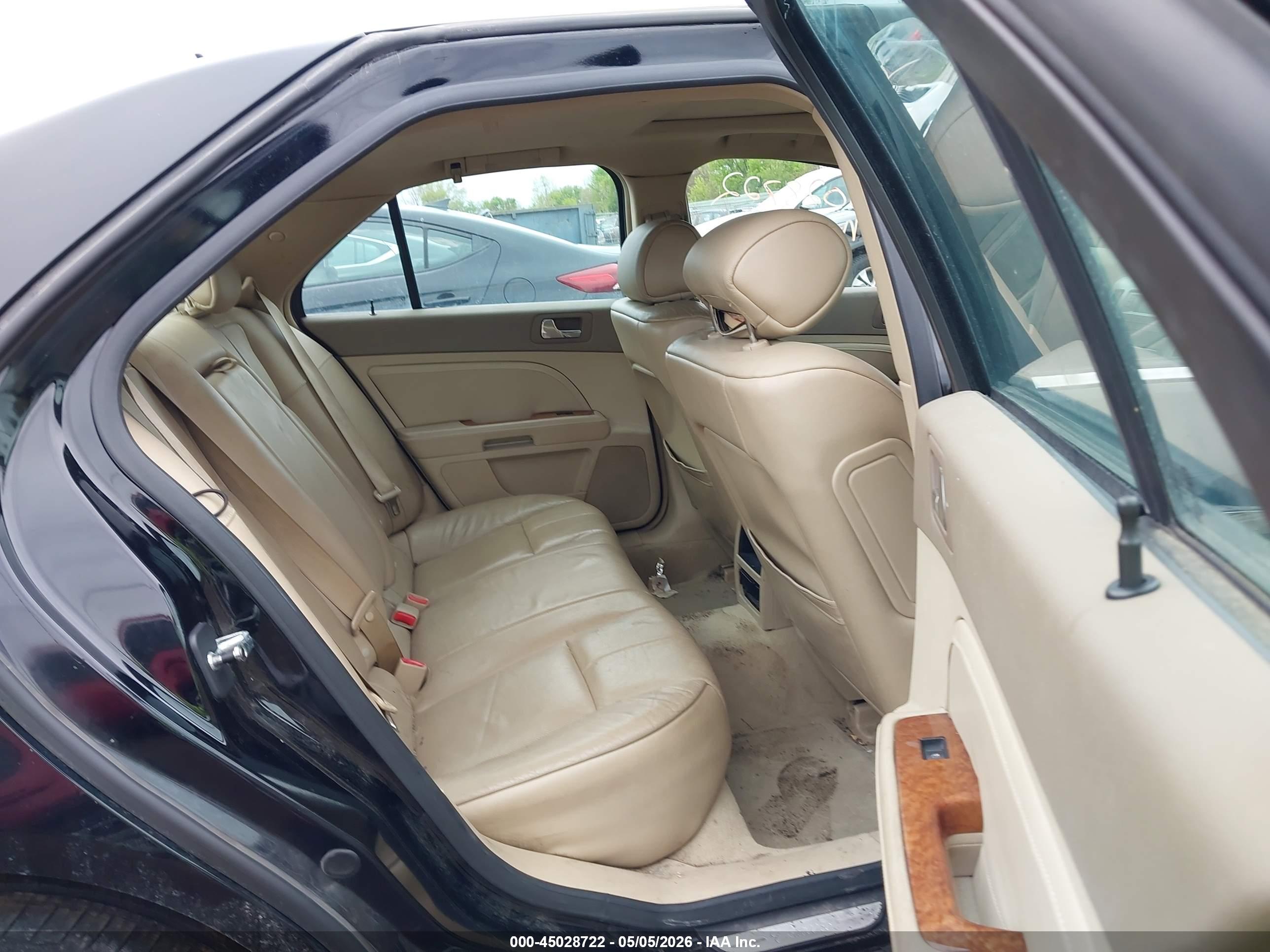 CADILLAC STS image 8