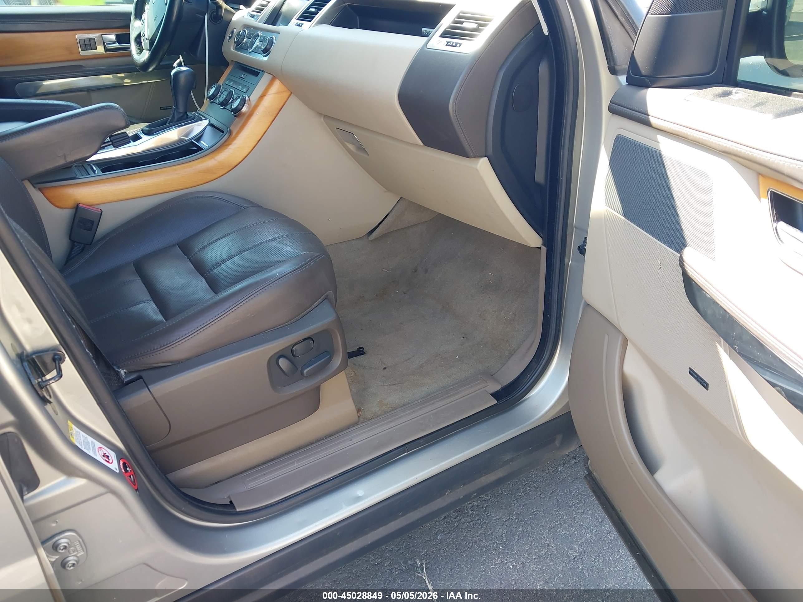 LAND ROVER image 5