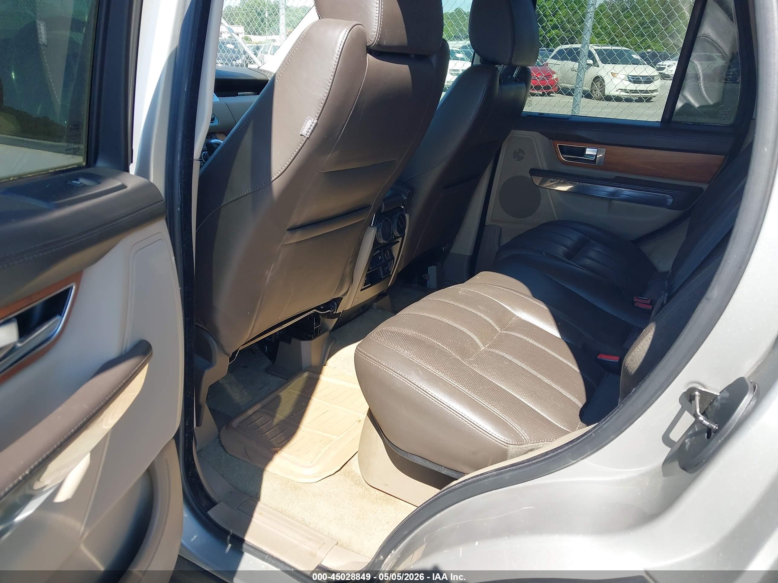 LAND ROVER image 8