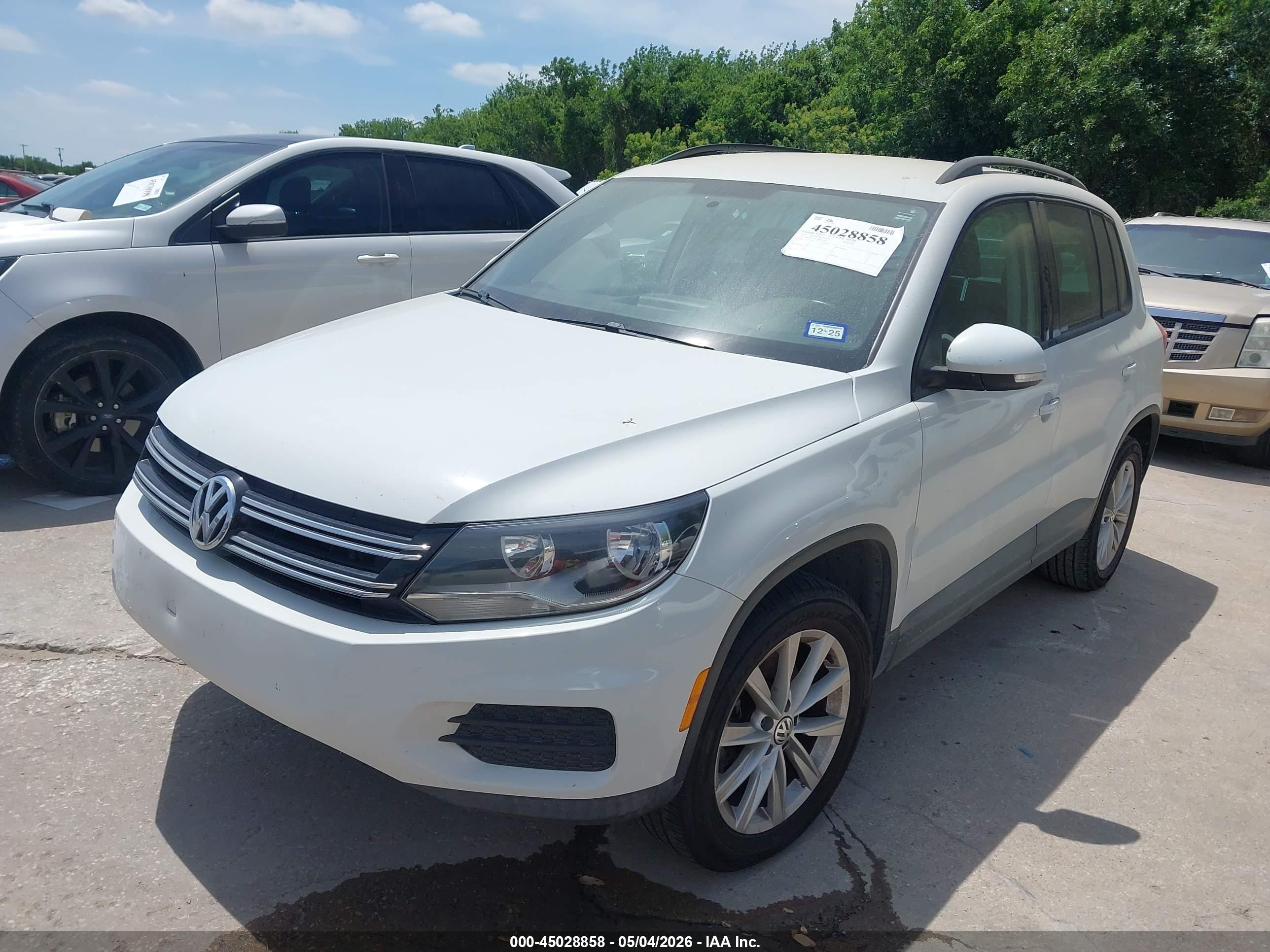 VOLKSWAGEN TIGUAN image 2