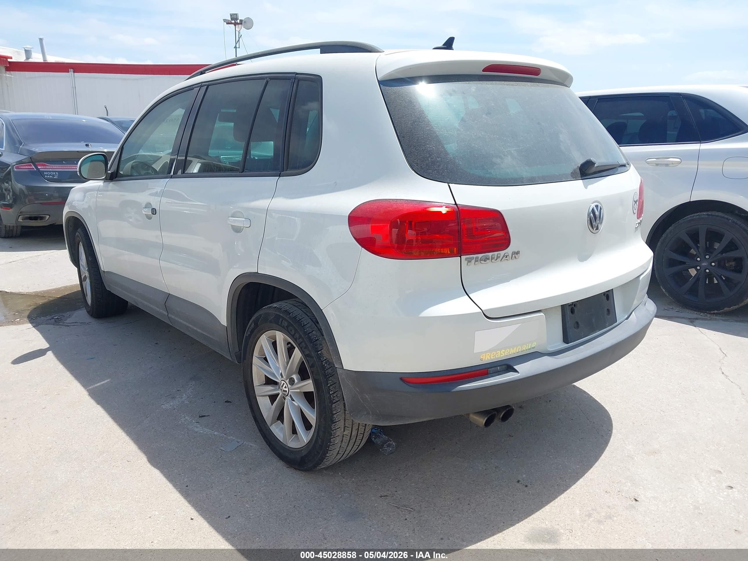 VOLKSWAGEN TIGUAN image 3