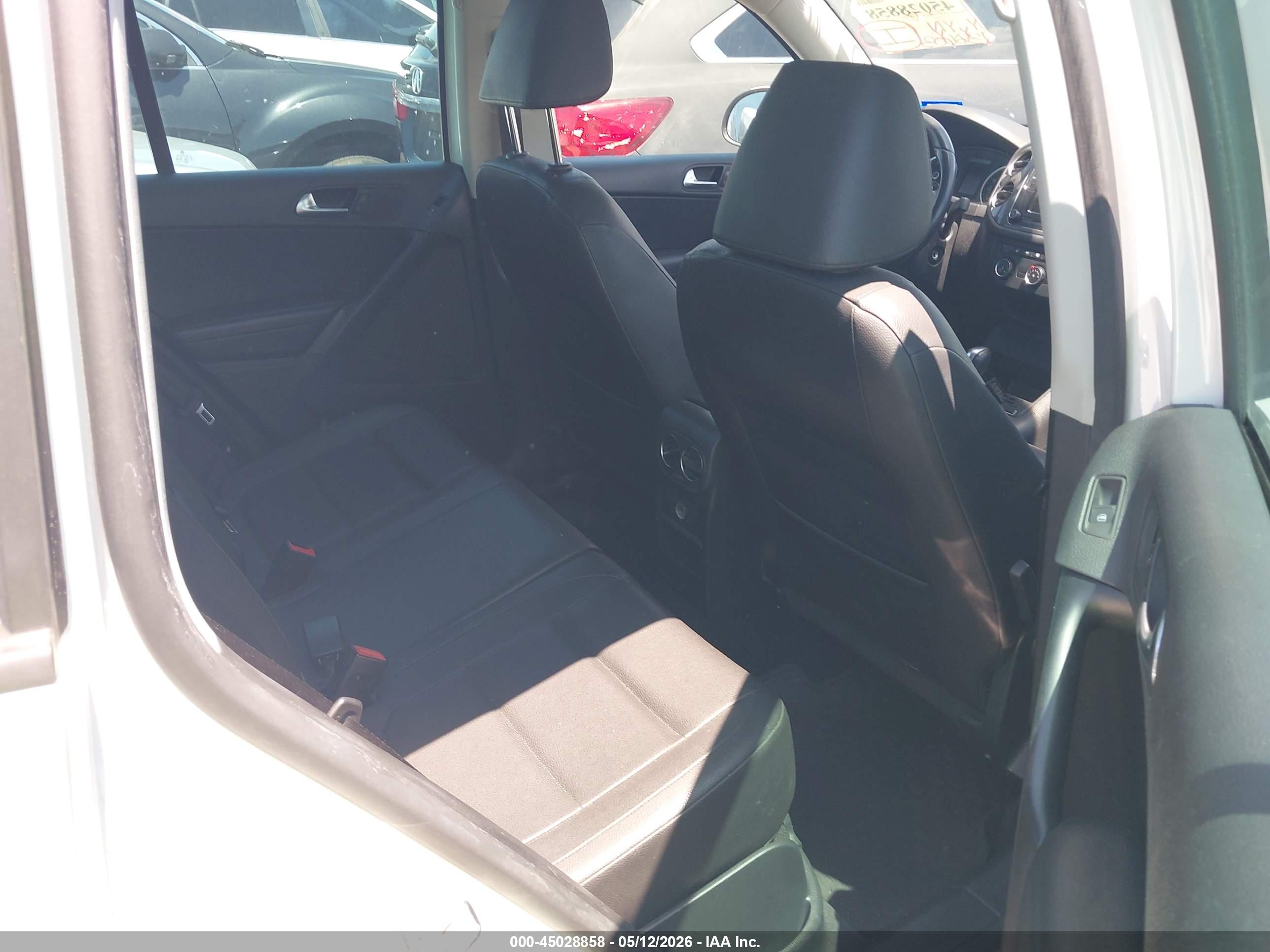 VOLKSWAGEN TIGUAN image 8