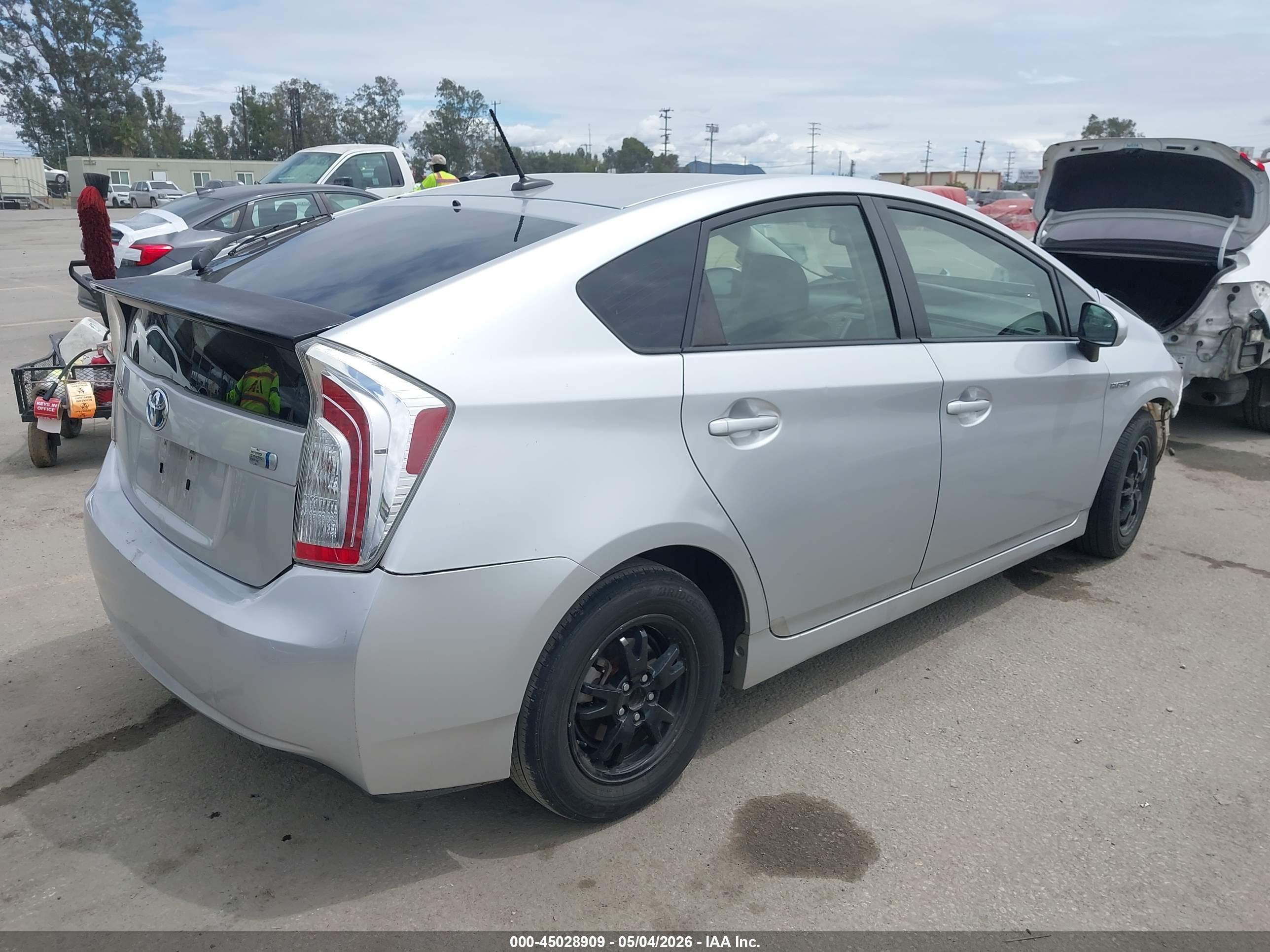TOYOTA PRIUS image 4