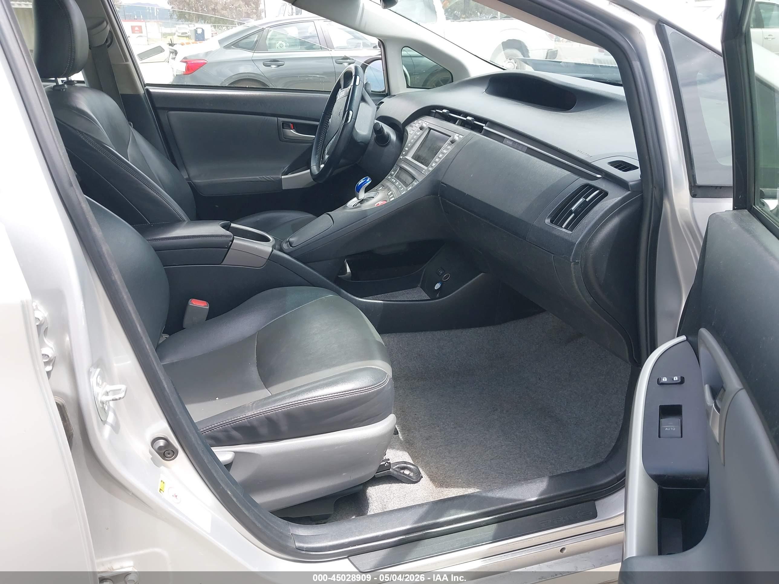 TOYOTA PRIUS image 5