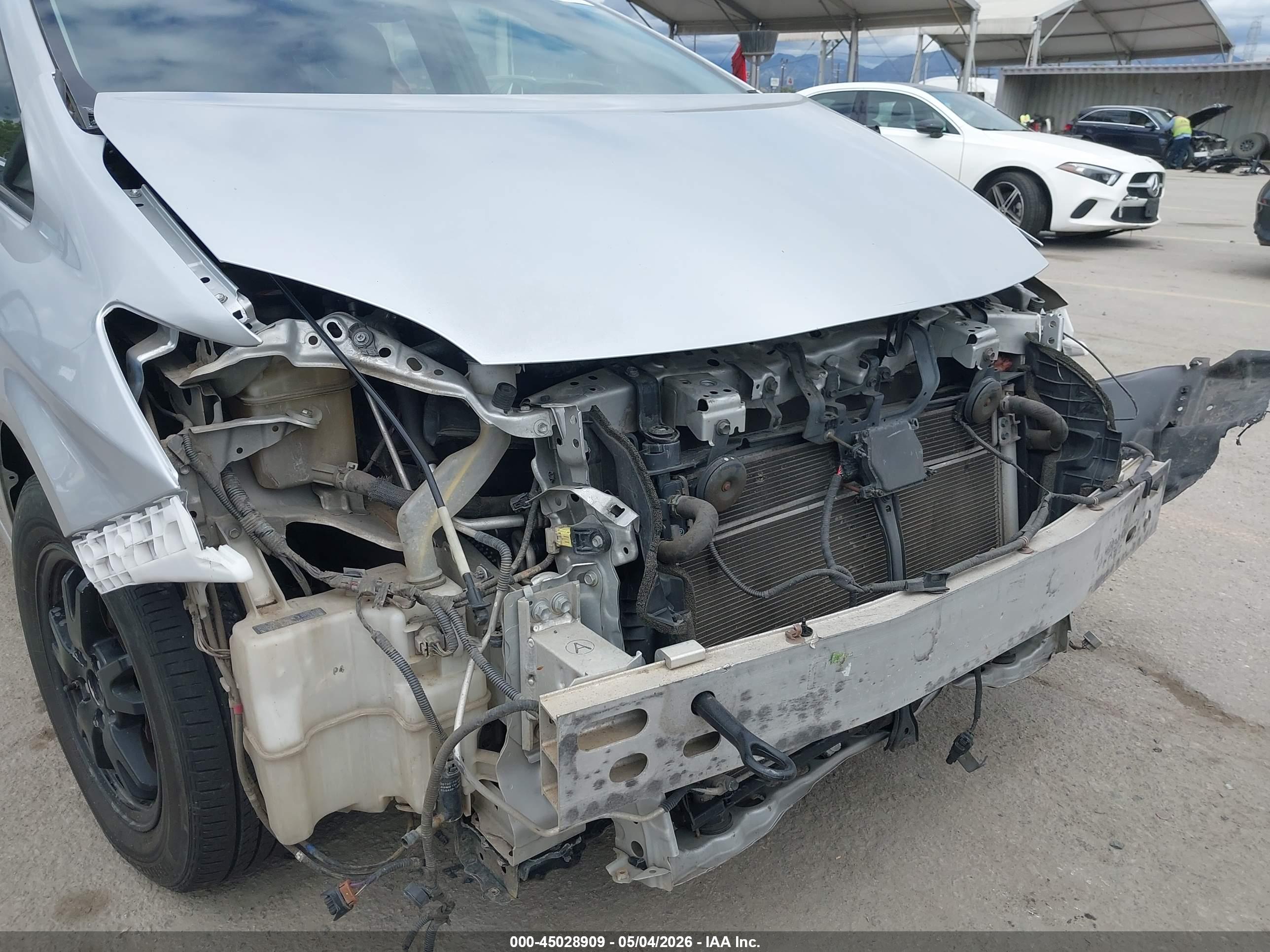 TOYOTA PRIUS image 6