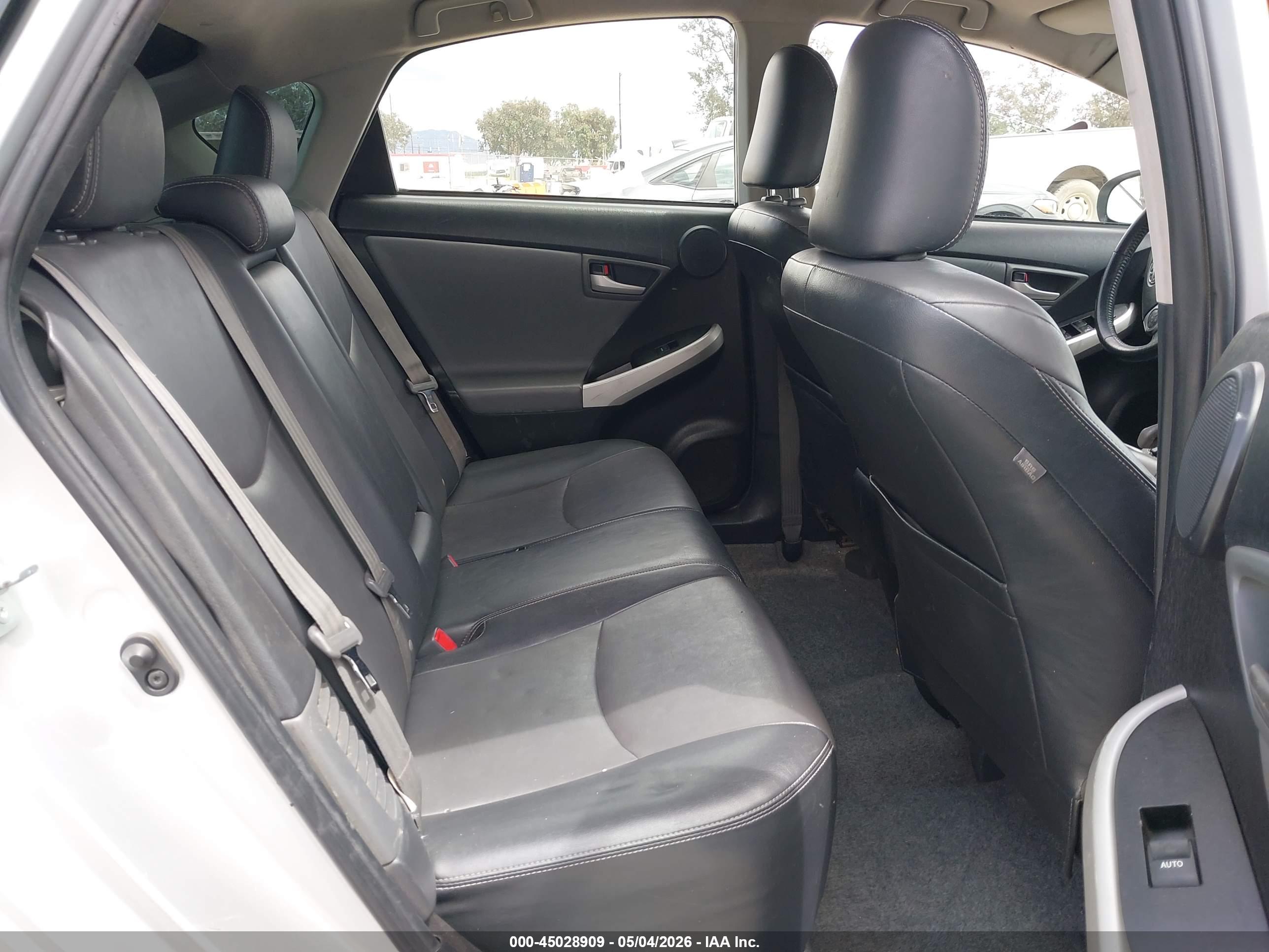 TOYOTA PRIUS image 8