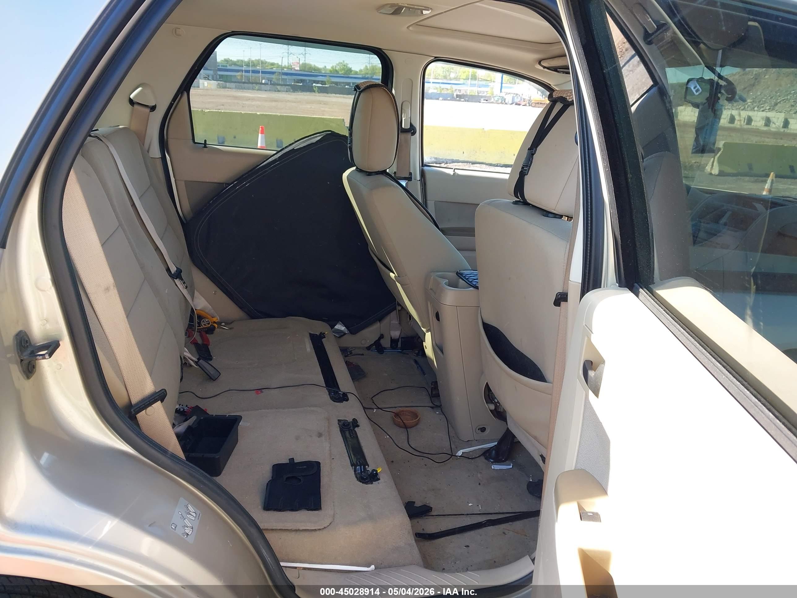 FORD ESCAPE image 8