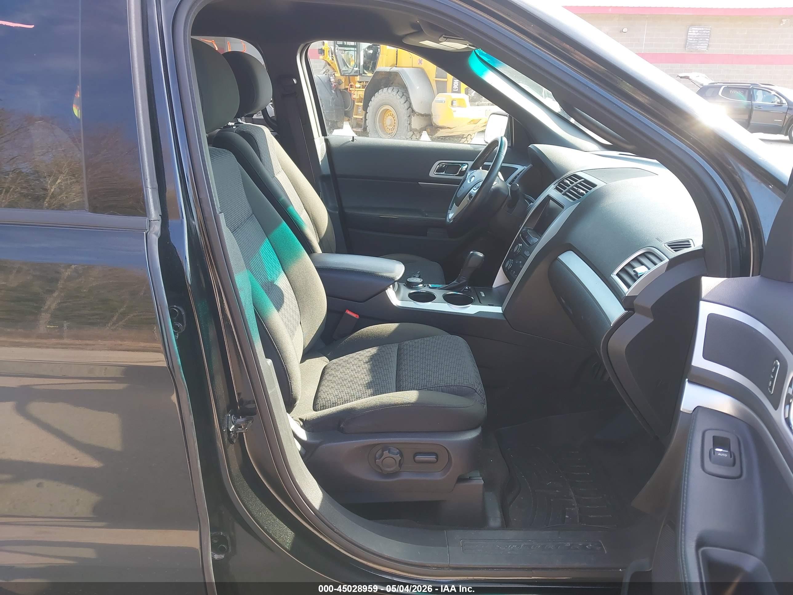 FORD EXPLORER image 5