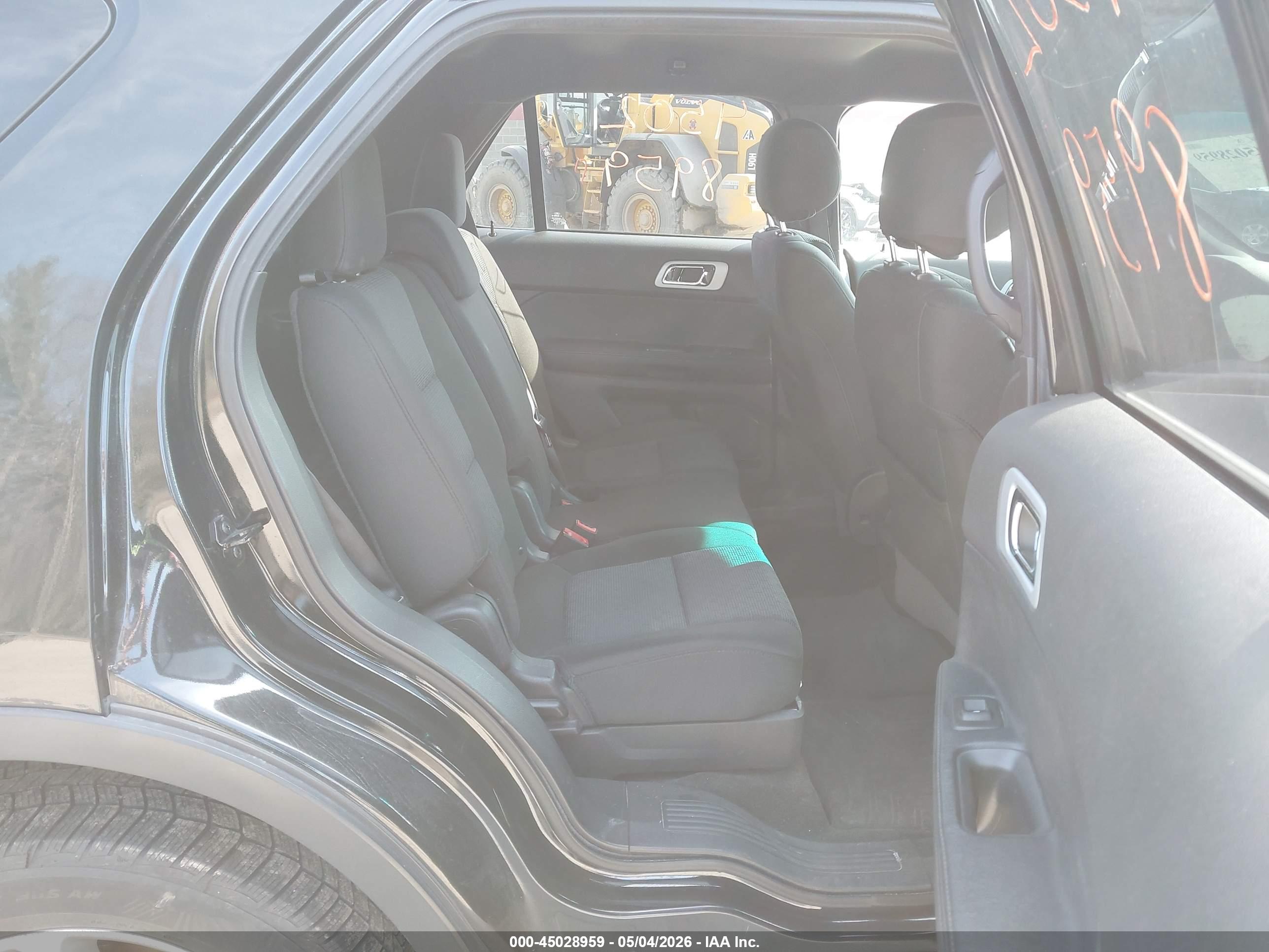 FORD EXPLORER image 8