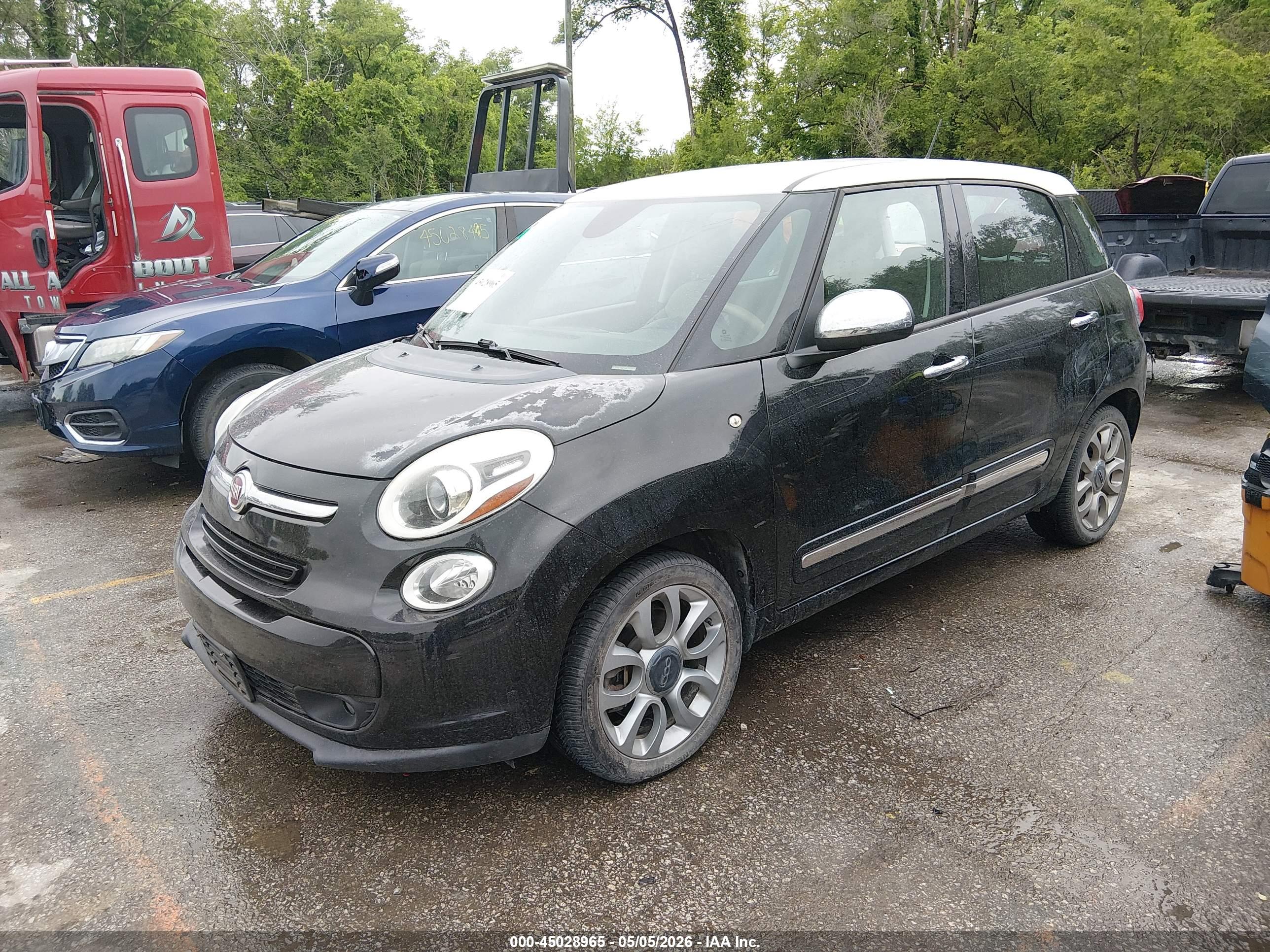 FIAT 500L image 2