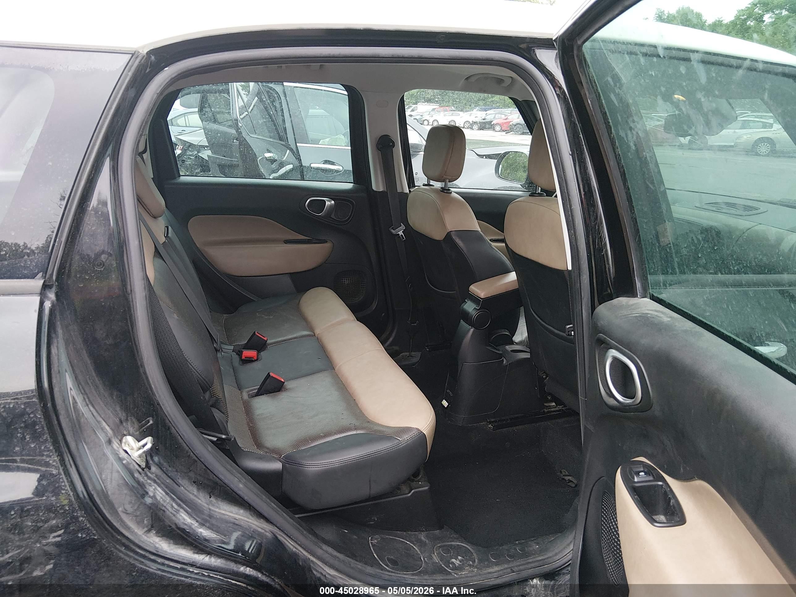FIAT 500L image 8
