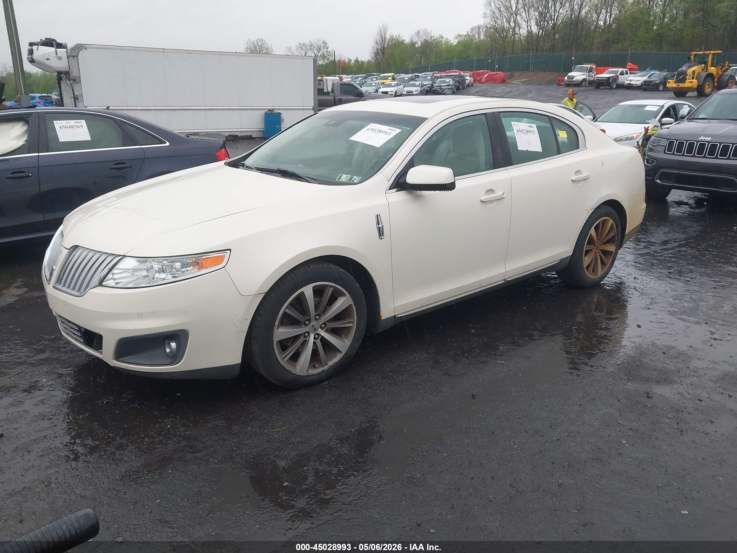 LINCOLN MKS image 2