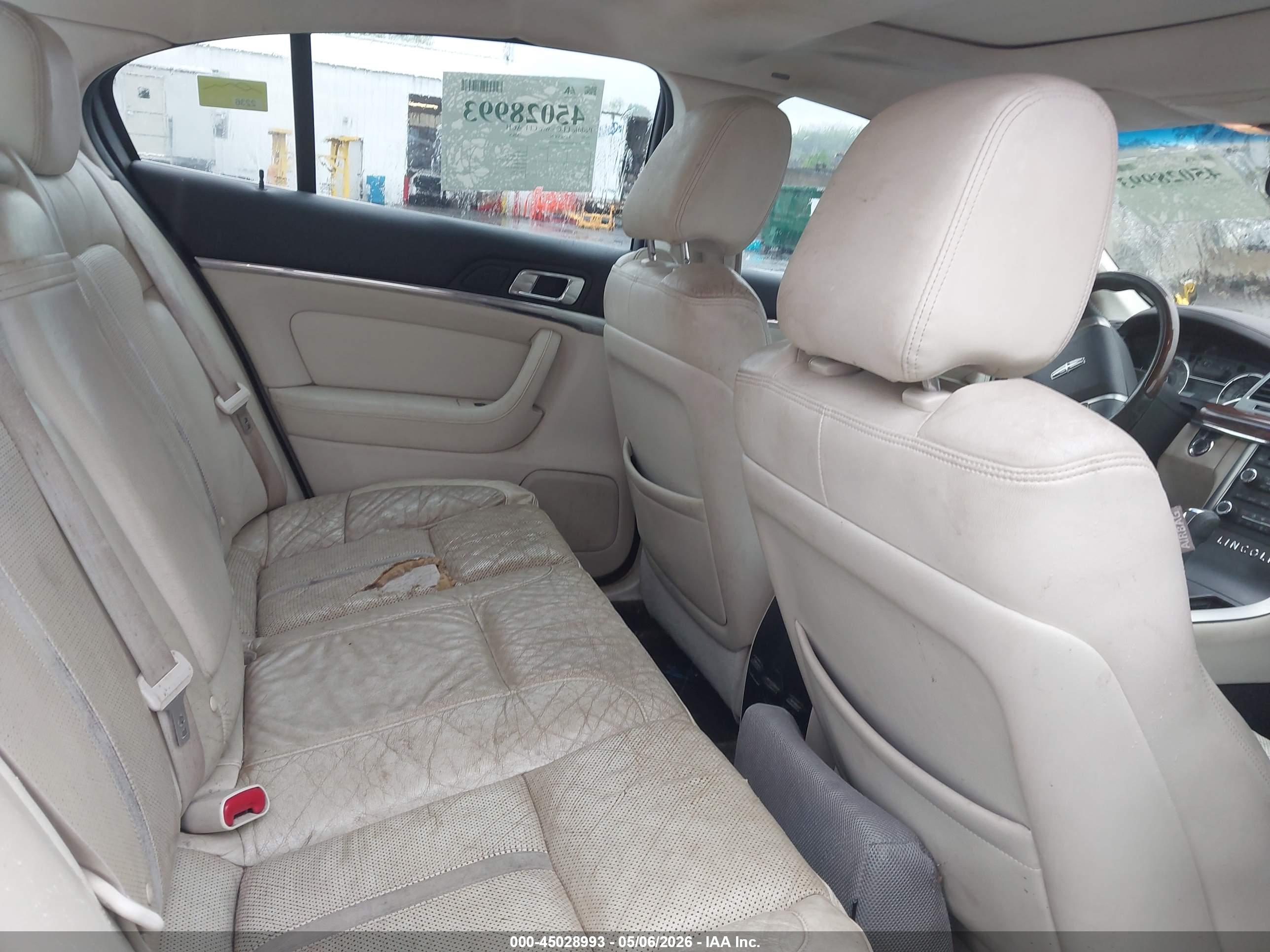 LINCOLN MKS image 8