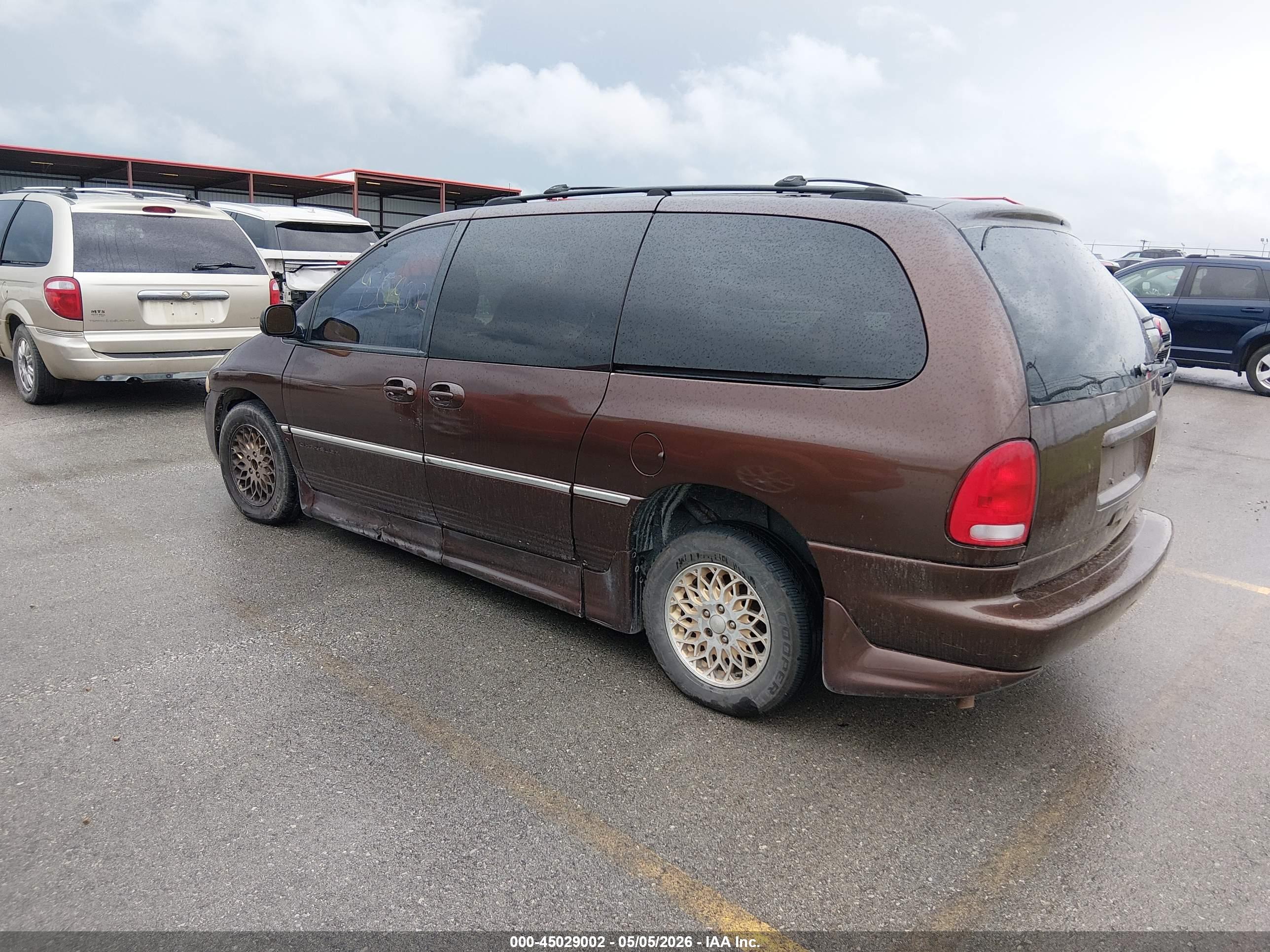 CHRYSLER TOWN image 3